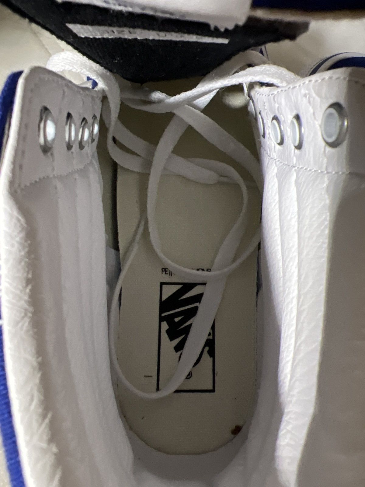 Vans Vans off the wall tennis shoes w/ L.A. am 570 sports Size US 8 / EU 41 - 7 Thumbnail