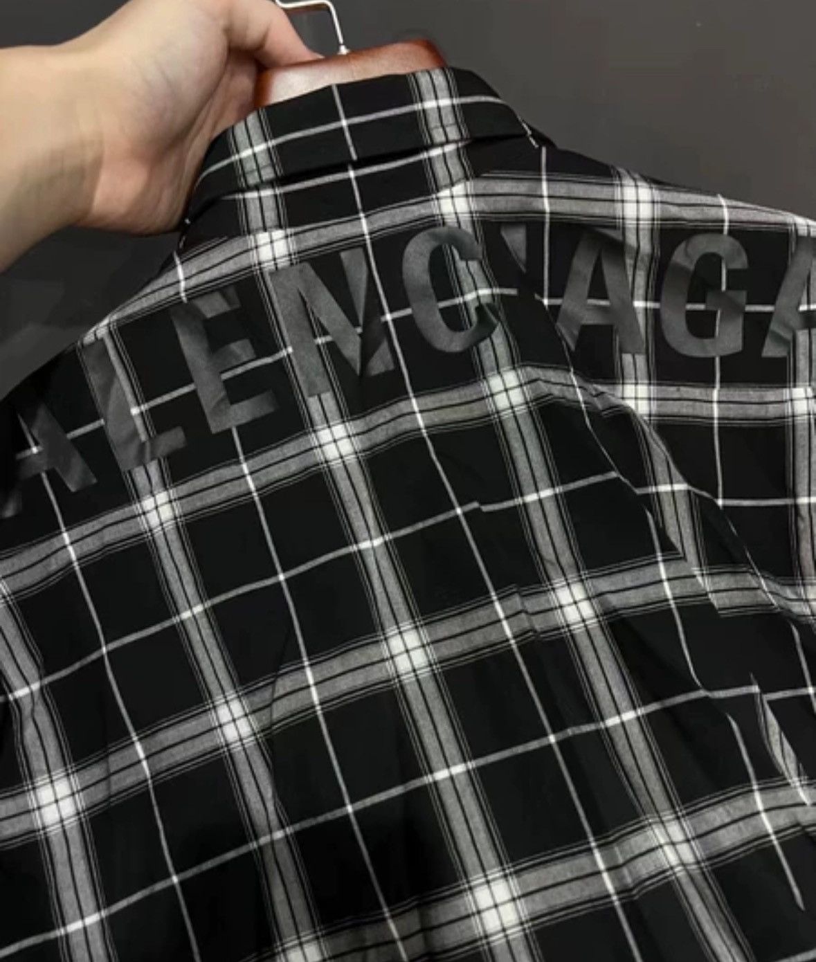 Balenciaga Balenciaga plaid back logo shirt Size US S / EU 44-46 / 1 - 3 Thumbnail