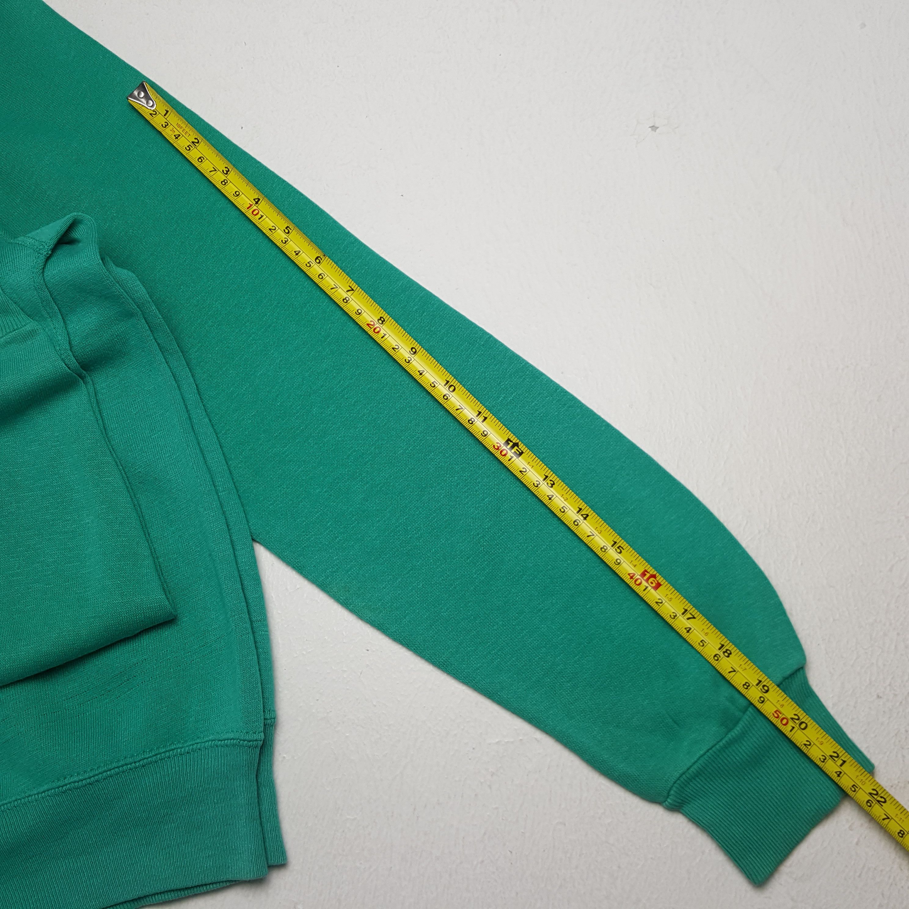 Vintage Vintage 90's Devilspoint American Sport Style Sweatshirt Size US L / EU 52-54 / 3 - 6 Thumbnail
