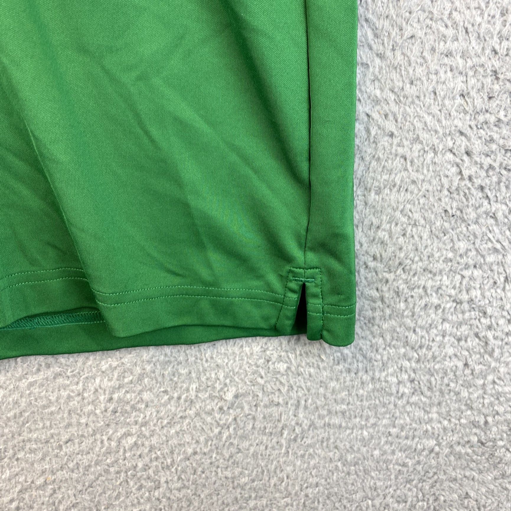 Under Armour Under Armour Polo Shirt XL Green Solid Heatgear Golf Short Sleeve Regular Men 48-46 /-46-48-46-? Size US XL / EU 56 / 4 - 3 Thumbnail