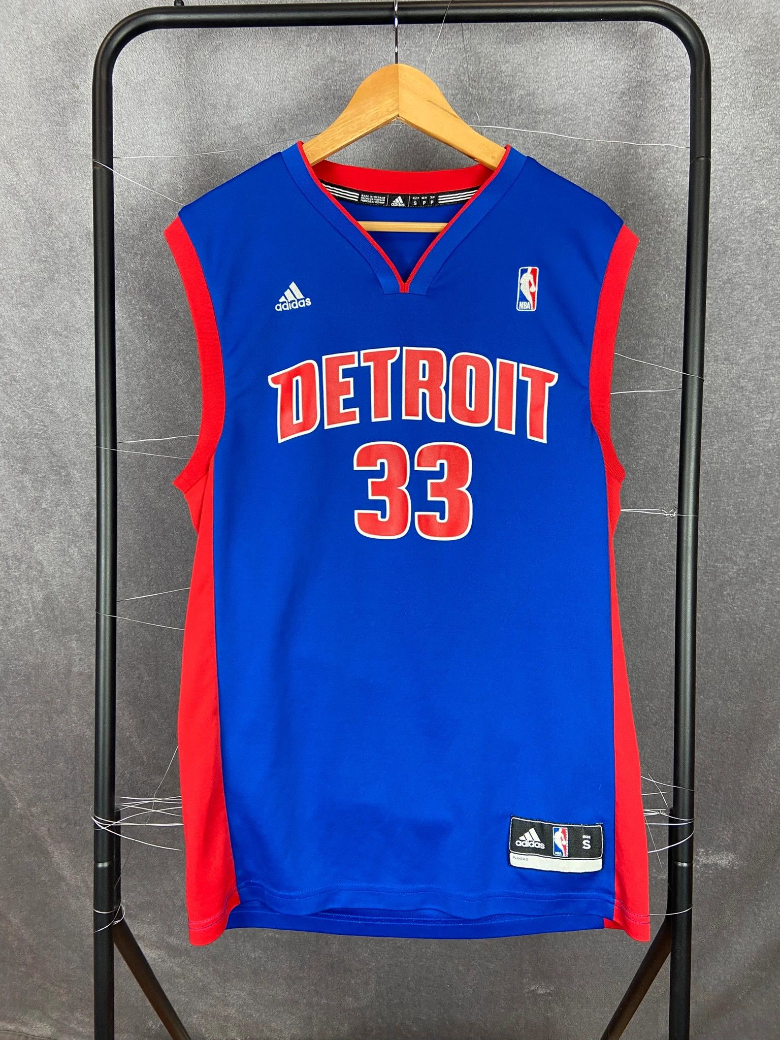 Adidas Pistons Grant Hill Jersey #33 Adidas NBA – Rare Size S Size US S / EU 44-46 / 1 - 1 Thumbnail