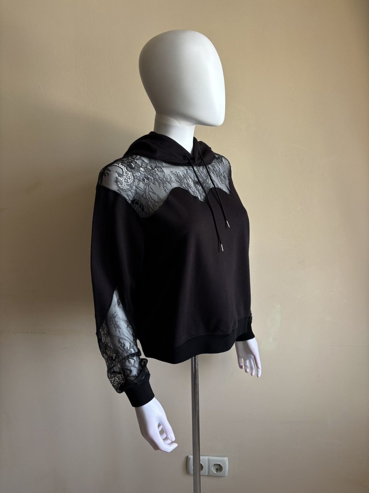 McQ Alexander McQueen McQ Alexander McQueen Cropped Hoodie with Lace Panels Size S Size S / US 4 / IT 40 - 5 Thumbnail