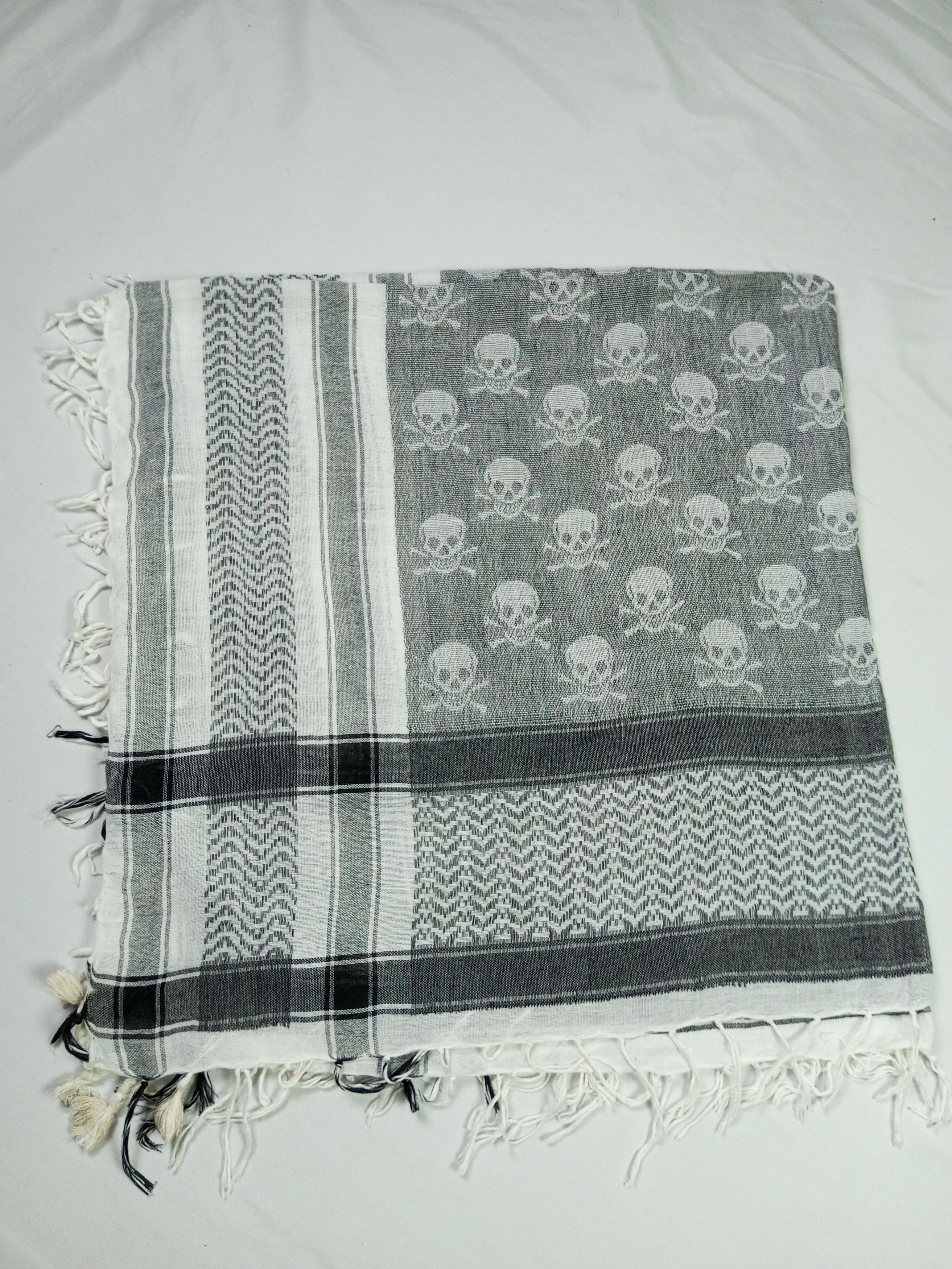Japanese Brand Skulls scarf Inspired by Alexander Mcqueen Size ONE SIZE - 10 Thumbnail