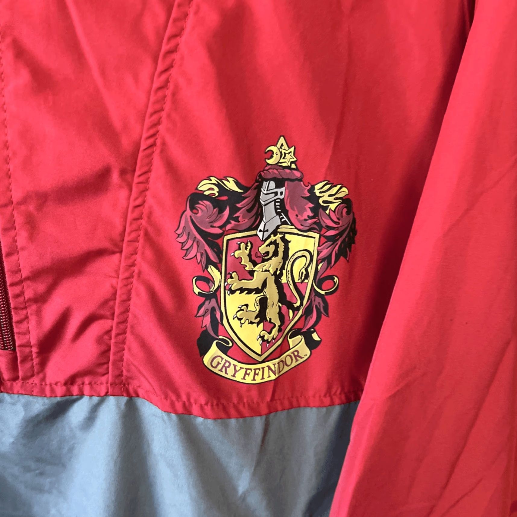 Vintage VINTAGE Universal Studios Harry Potter Gryffindor Pullover Windbreaker Sz Medium Hood Size US M / EU 48-50 / 2 - 2 Thumbnail