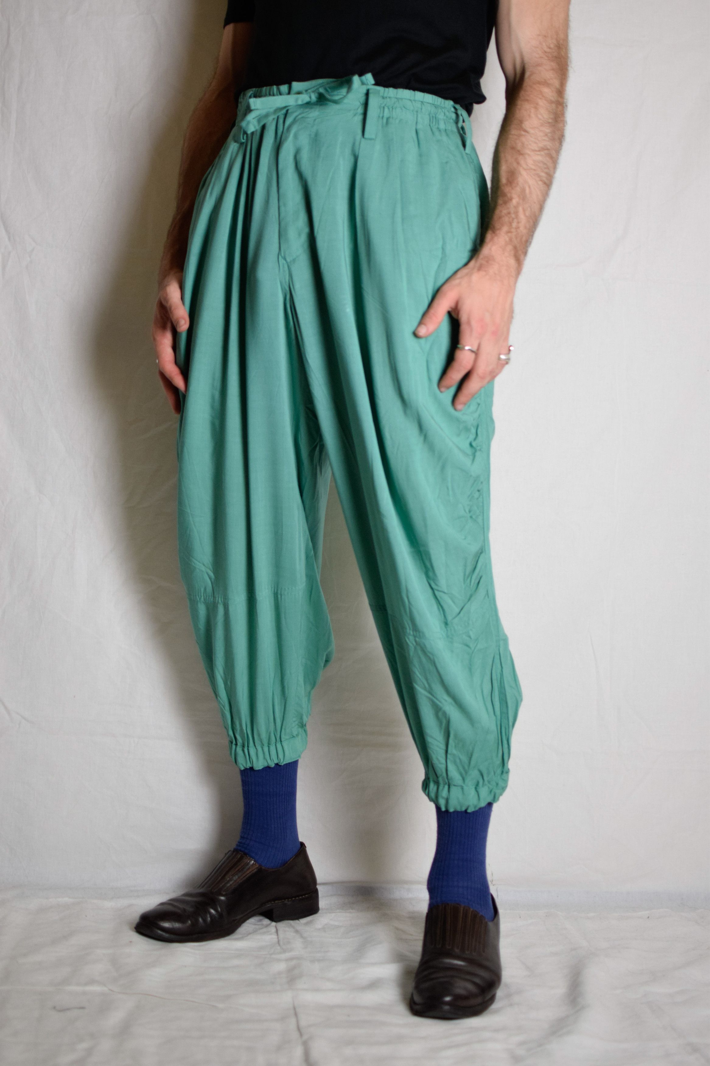 S’YTE（サイト） Hakama Balloon Pants WEPON CLOTH HAKAMA BALLOON PANTS – THE SHOP YOHJI YAMAMOTO