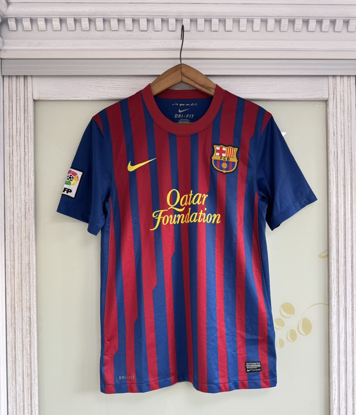 Nike Barcelona 2011-2012 Home Soccer Jersey Football Kit Shirt Size US S / EU 44-46 / 1 - 1 Thumbnail