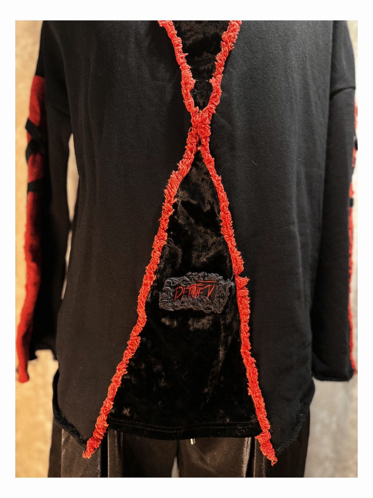 Other Unisex Streetwear Long Sleeve – Red & Black Velvet Patch Size L / US 10 / IT 46 - 2 Thumbnail
