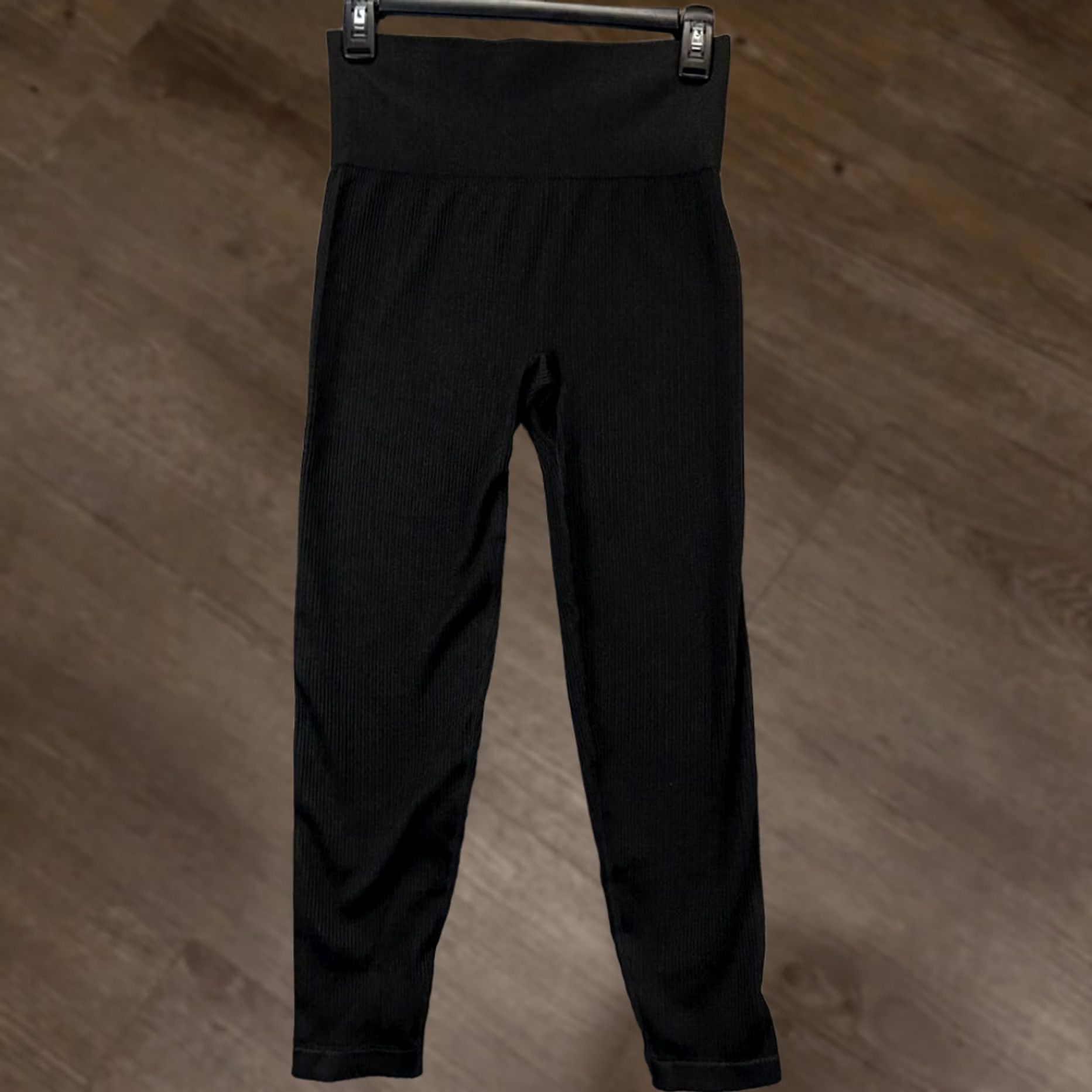Victoria's Secret Victoria's Secret Leggings Cropped Pants Black High Rise Yoga Womens Large Size 36" / US 14 / IT 50 - 1 Thumbnail