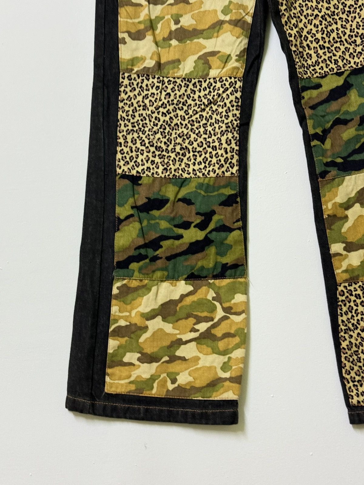 Japanese Brand Flare Double Knee Camouflage Custom Distressed Denim Size US 27 - 7 Thumbnail