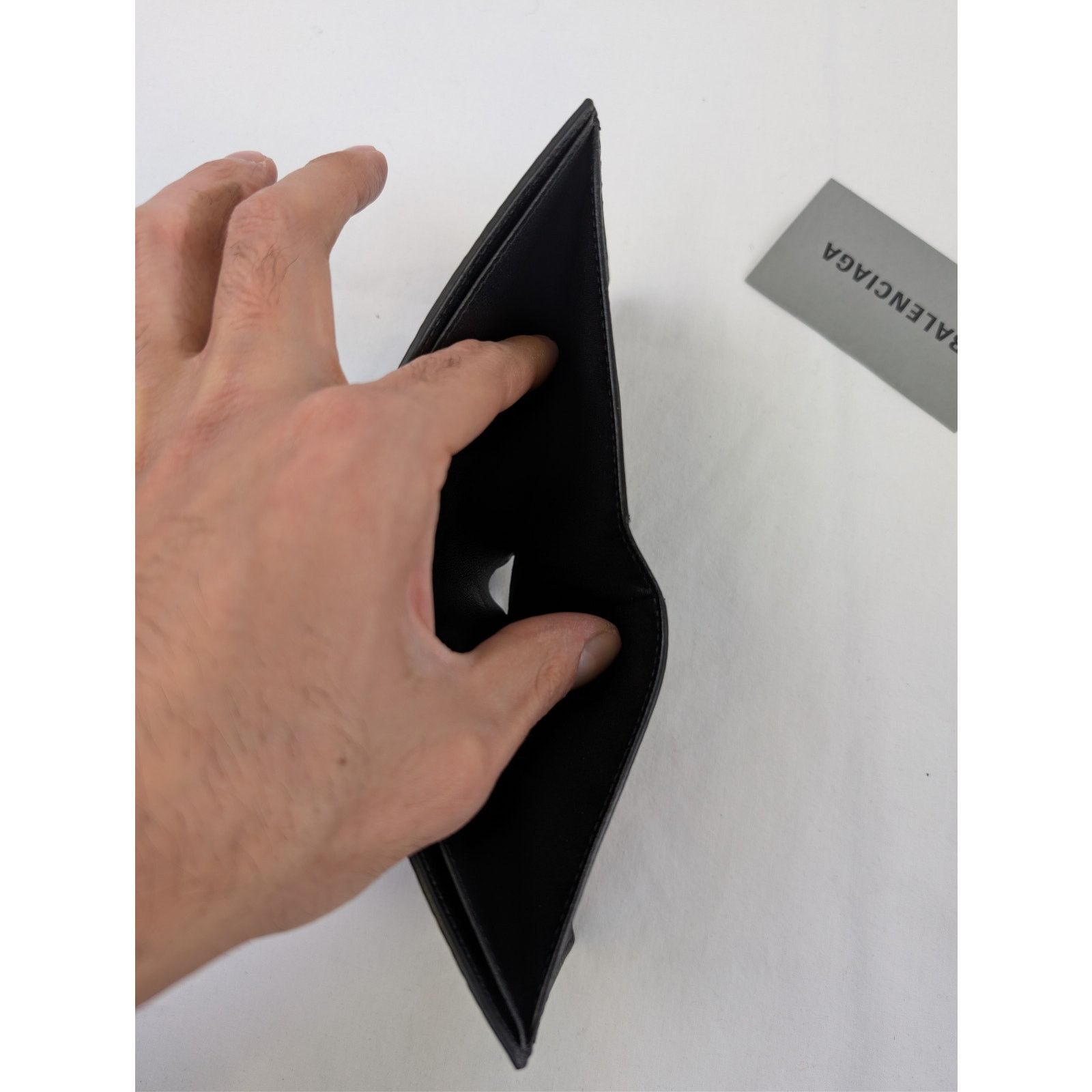 Balenciaga o1rshd1 Size: OS / Men's Cash Squared Folded Wallet in Black Size ONE SIZE - 11 Thumbnail