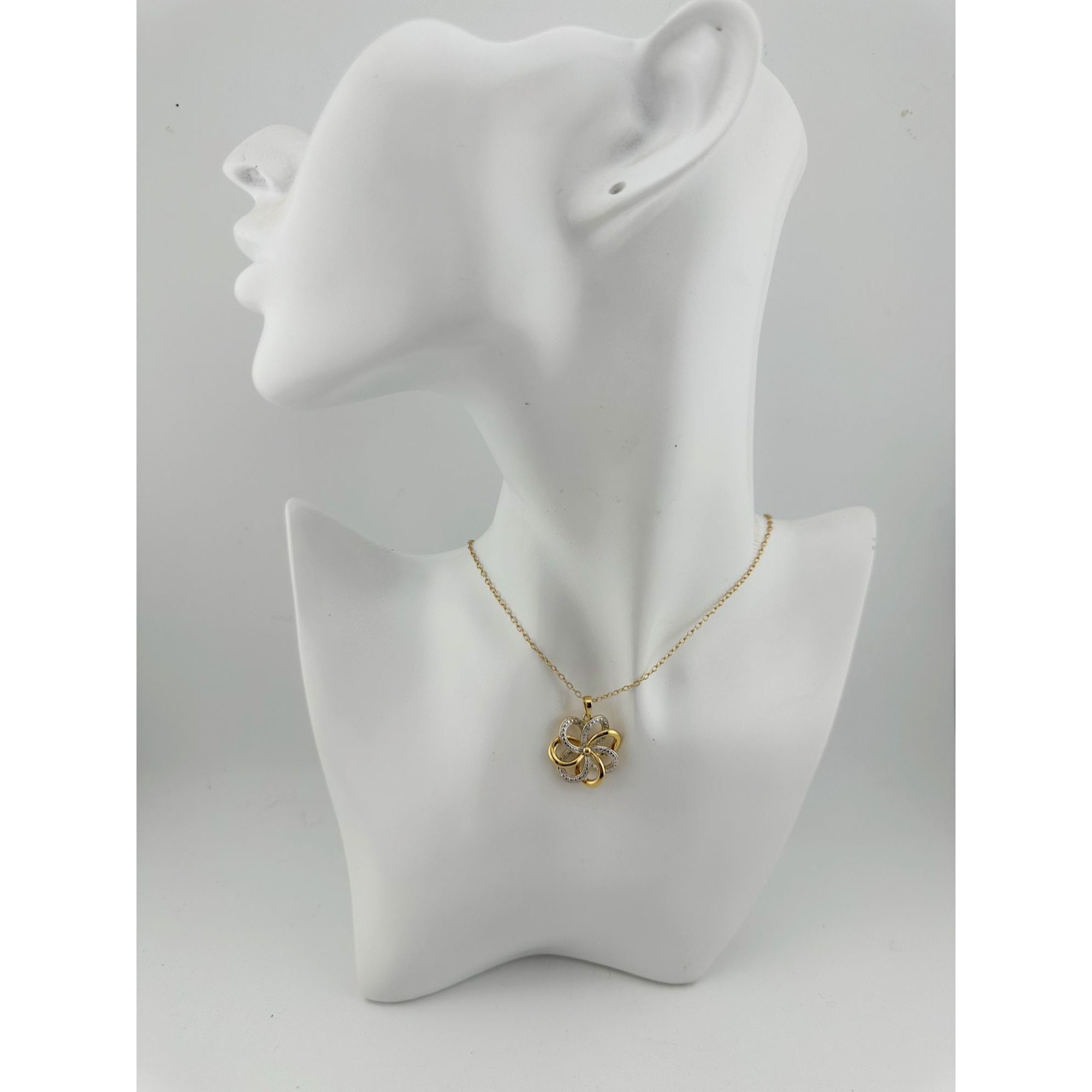 Other Pretty Two Tone Flower Pendant 22kt Gold Overlay Size ONE SIZE - 4 Thumbnail