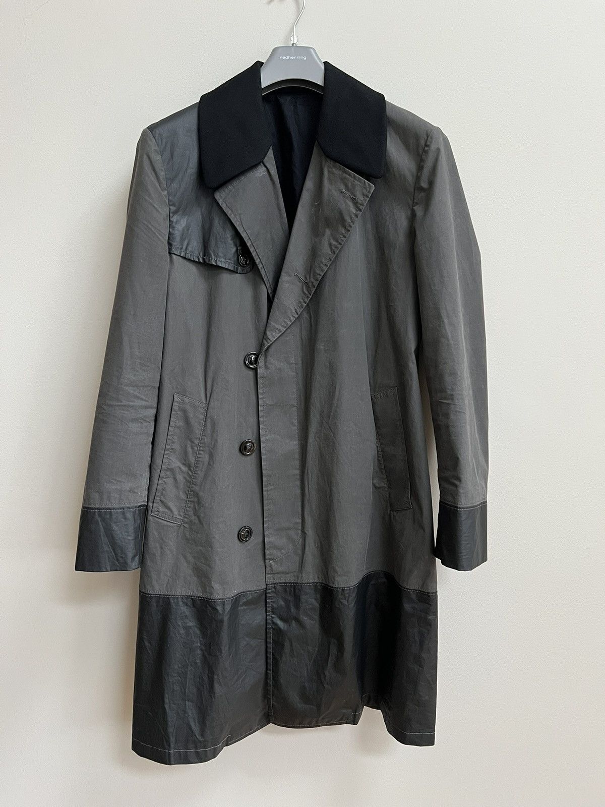Maison Margiela Maison Margeila grey and black waxed trench coat Size US L / EU 52-54 / 3 - 5 Thumbnail