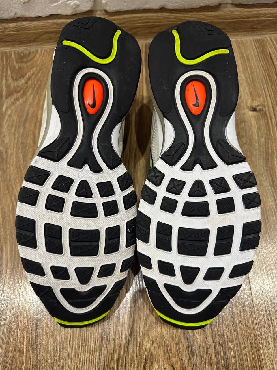 Nike NIKE AIR MAX 97 SE VOLT TRAINERS Size US 11 / EU 44 - 9 Thumbnail