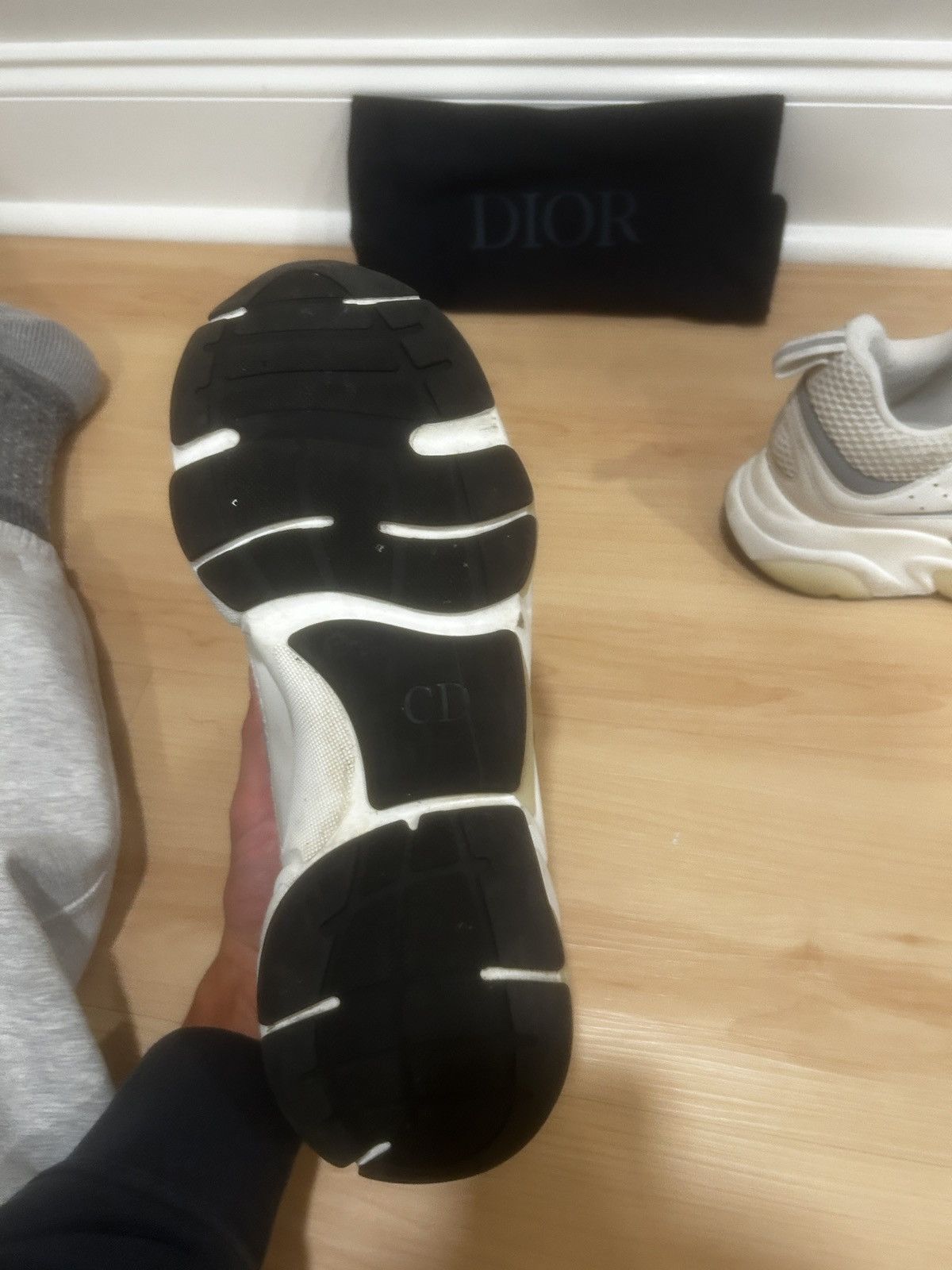 Dior Dior B22 Sneakers – White / Silver Size US 11 / EU 44 - 13 Thumbnail