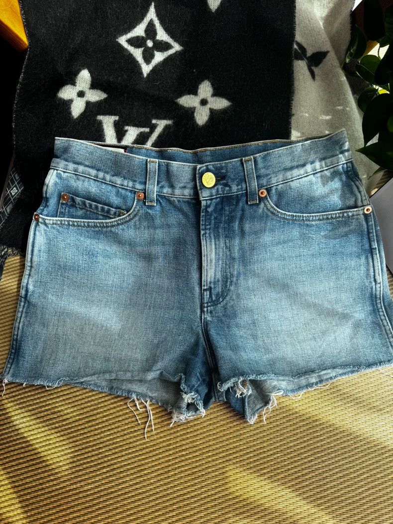 Gucci Gucci Fashionable blue embroidered logo women's denim short Size 27" / US 4 / IT 40 - 2 Thumbnail
