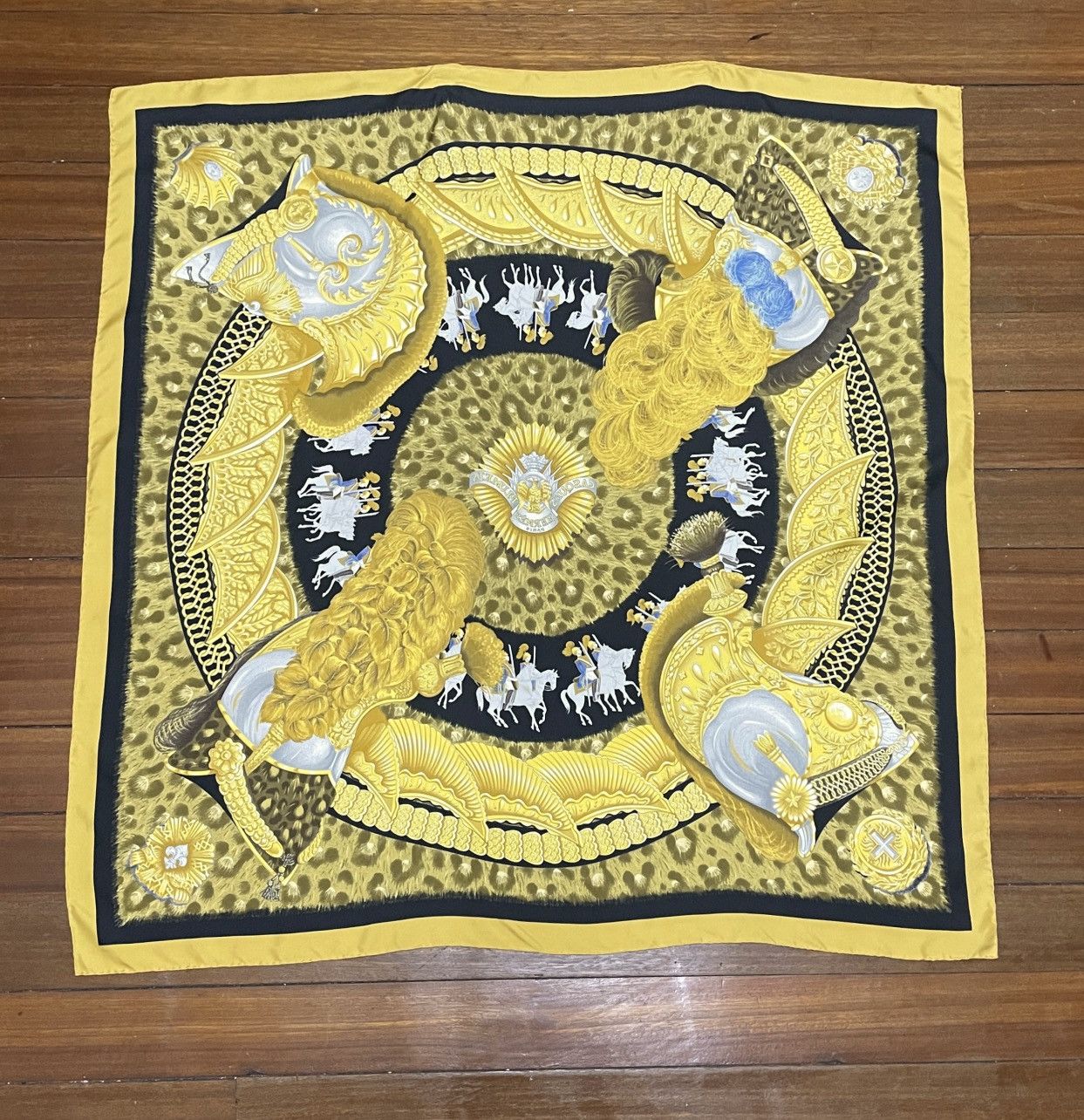 Hermes × Vintage Rare Hermes Silk Scarf Casques Et Plumets Royal Eagle Gold Size ONE SIZE - 2 Thumbnail