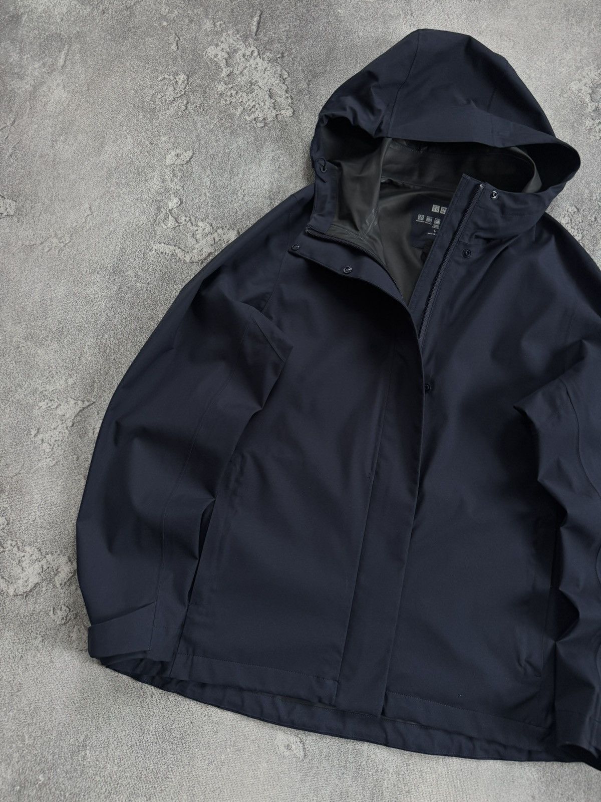 Uniqlo Uniqlo L/size waterproof windbreaker light jacket outdoor Size L / US 10 / IT 46 - 2 Thumbnail