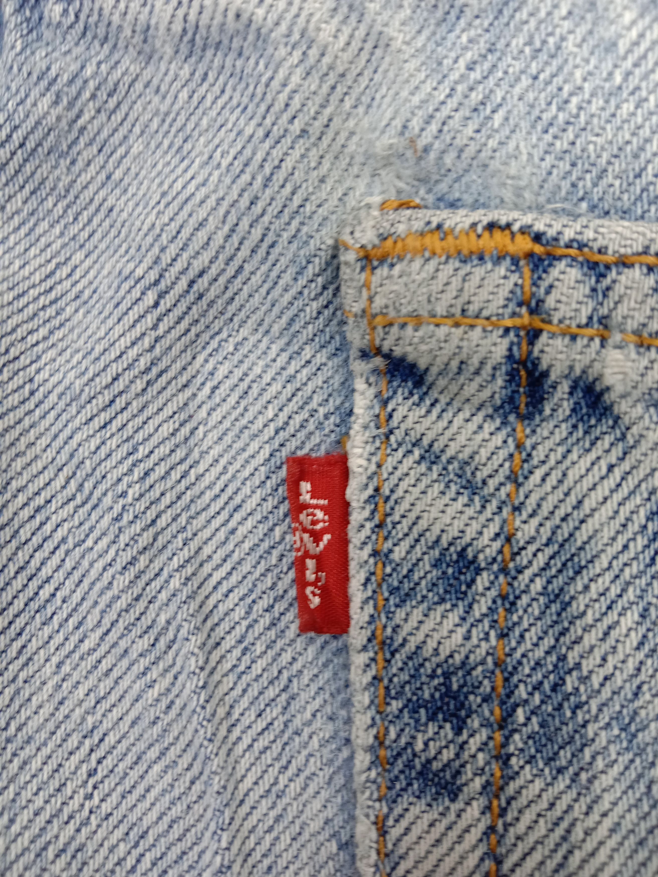 Levi's Vintage Levi's 505 Jeans Light Wash Distressed Denim Size US 33 - 12 Thumbnail
