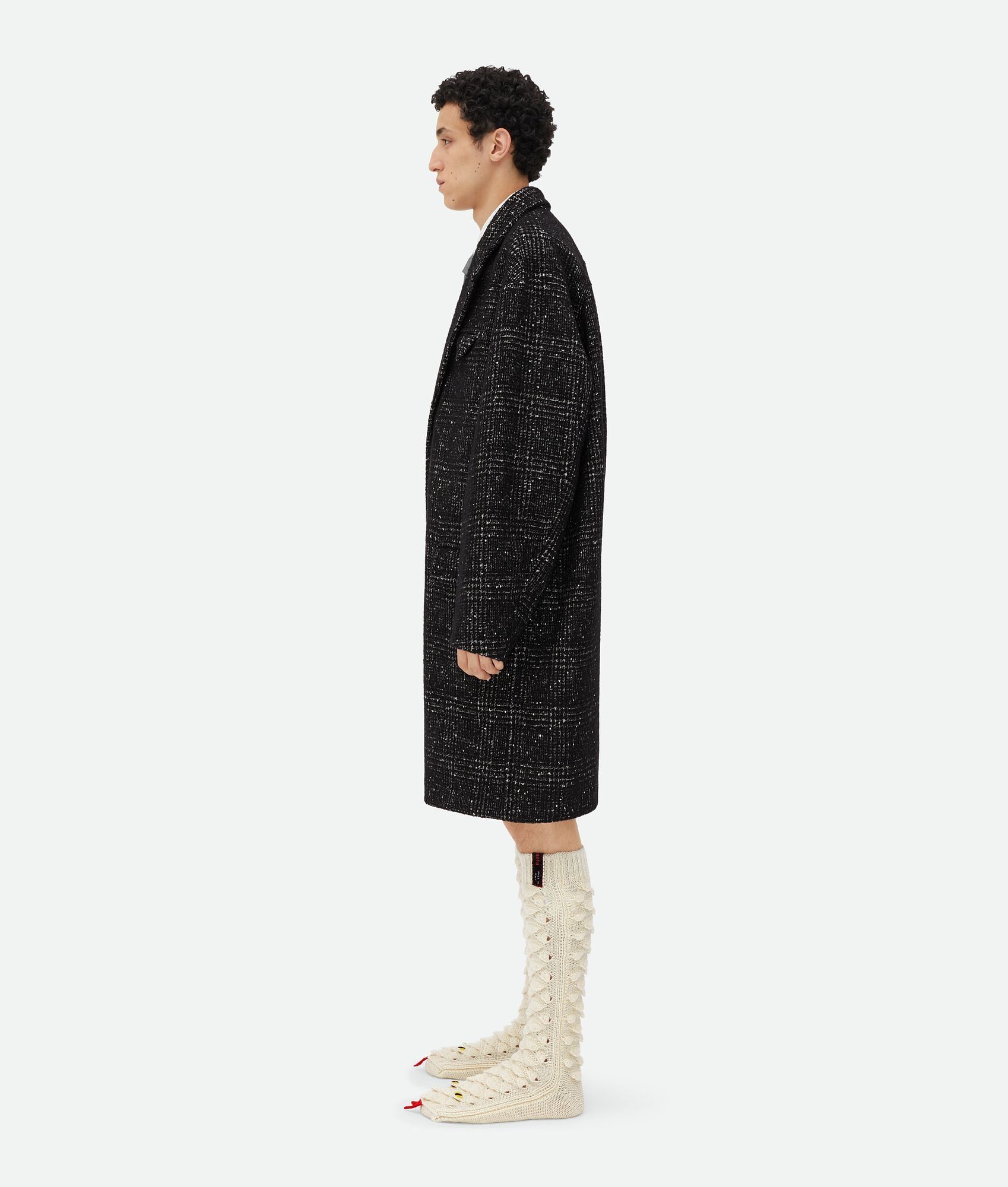 Bottega Veneta o1w1db10825 Wool Checked Alpaca Kimono Coat in Black/White Size US L / EU 52-54 / 3 - 2 Thumbnail