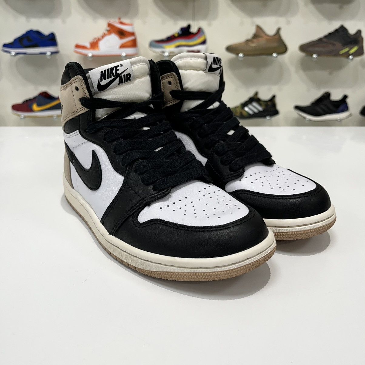 Nike Air Jordan 1 Retro High OG Latte (W) Size US 6.5 / IT 36.5 - 8 Thumbnail