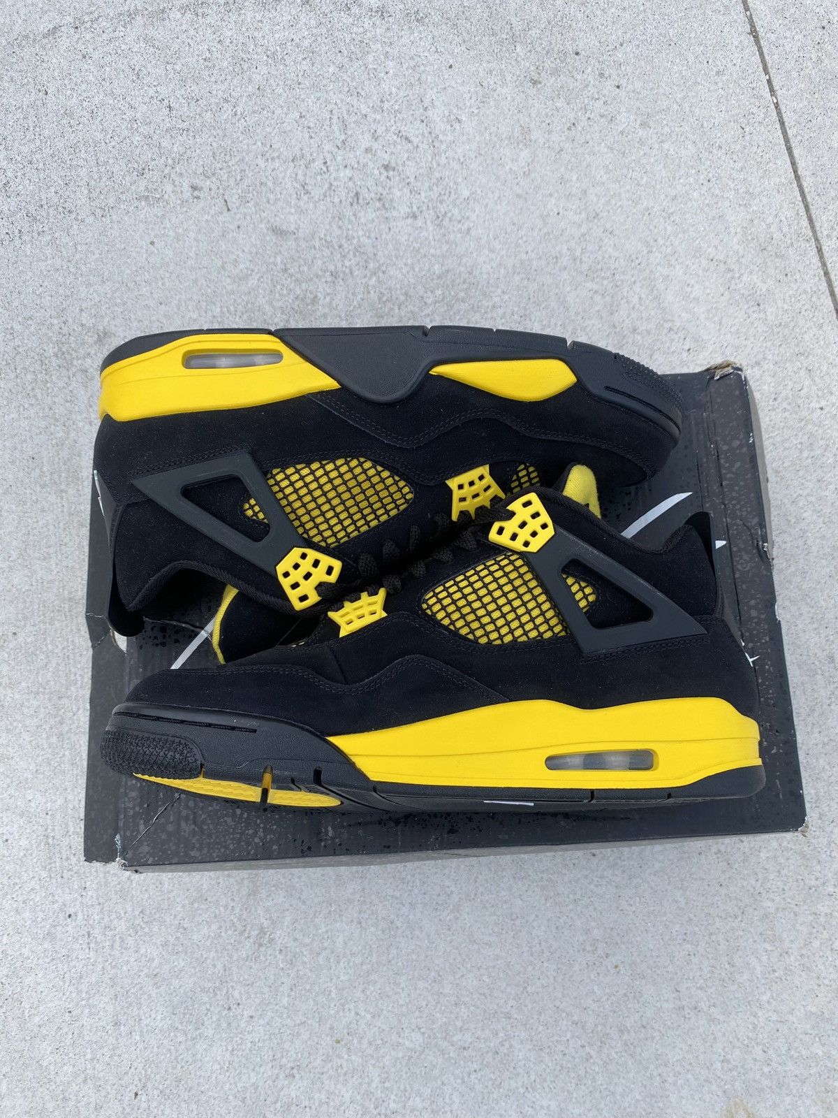 Jordan Brand Jordan 4 Retro Thunder (2023) Size US 10.5 / EU 43-44 - 2 Thumbnail