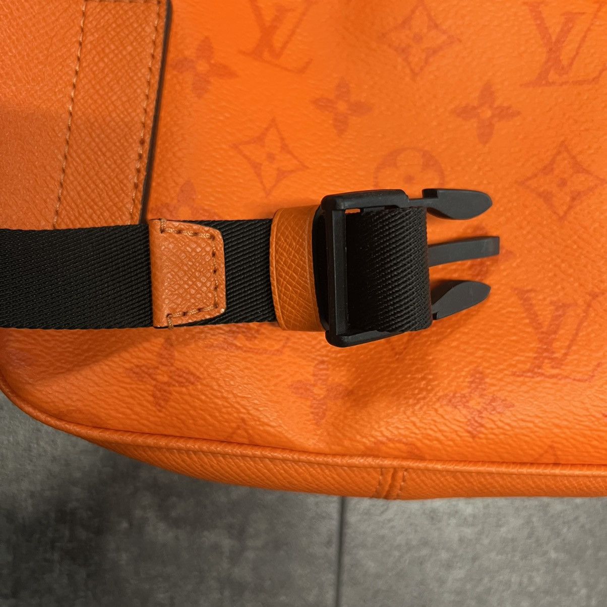 Louis Vuitton Louis Vuitton Messenger Monogram Eclipse Volcano Orange Size ONE SIZE - 6 Thumbnail