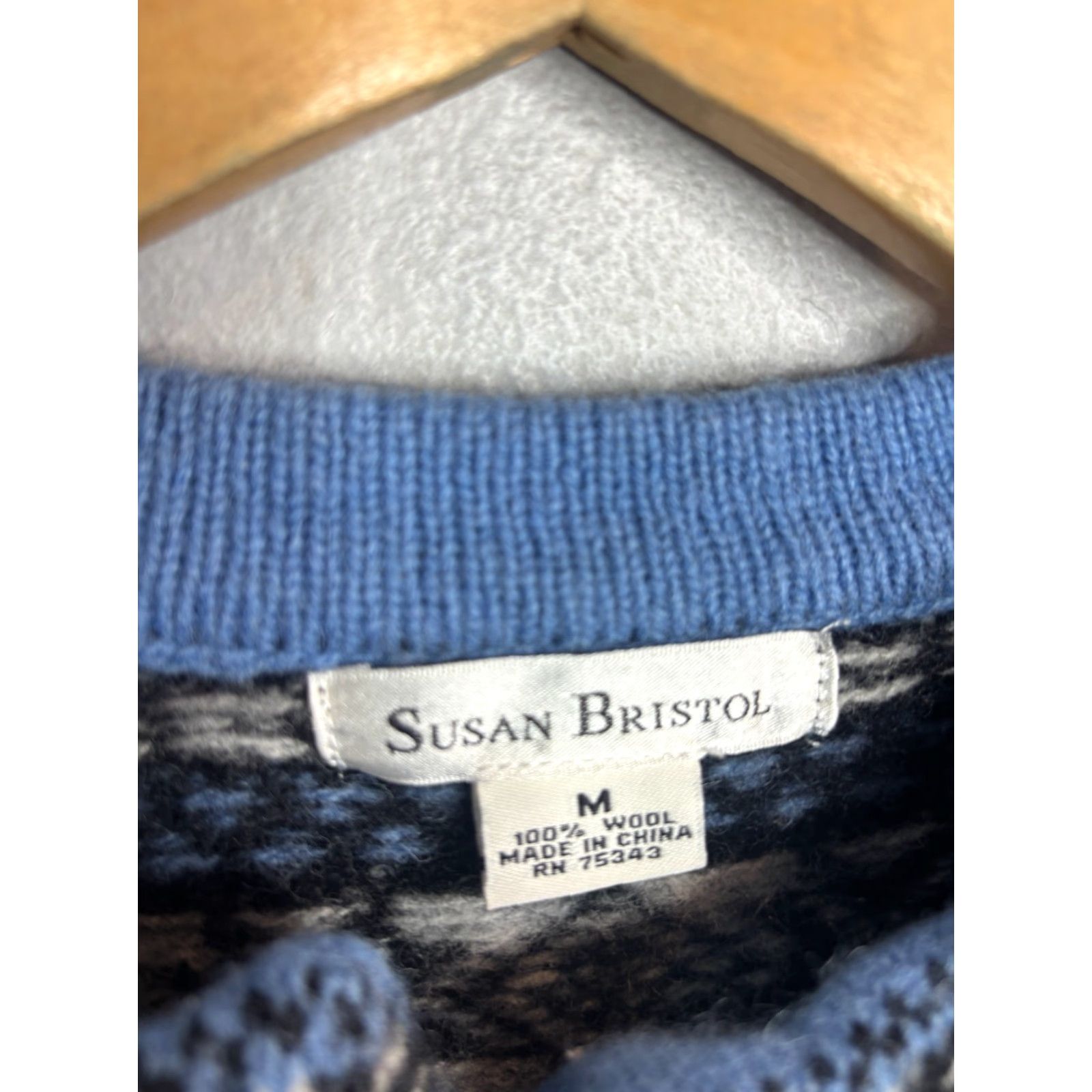 Vintage VINTAGE Susan Bristol Cardigan Sweater Wool Blue Nordic Metal Clasps Medium Women Crew Neck Long Sleeve Fair Isle Knit Autumn Winter Casual 8/10 Size M / US 6-8 / IT 42-44 - 3 Thumbnail