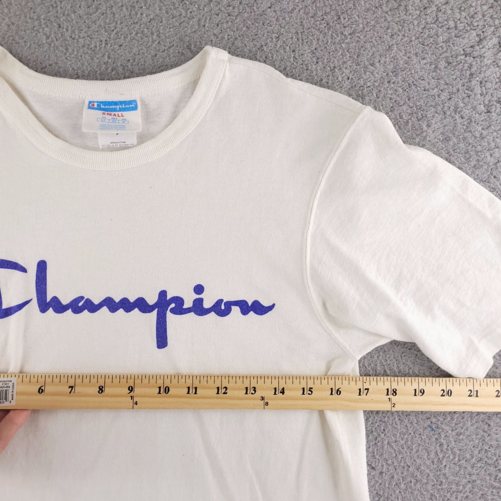 Champion VINTAGE Champion Shirt Mens Small White Crewneck Short sleeve Script Spellout Logo Size US S / EU 44-46 / 1 - 6 Thumbnail