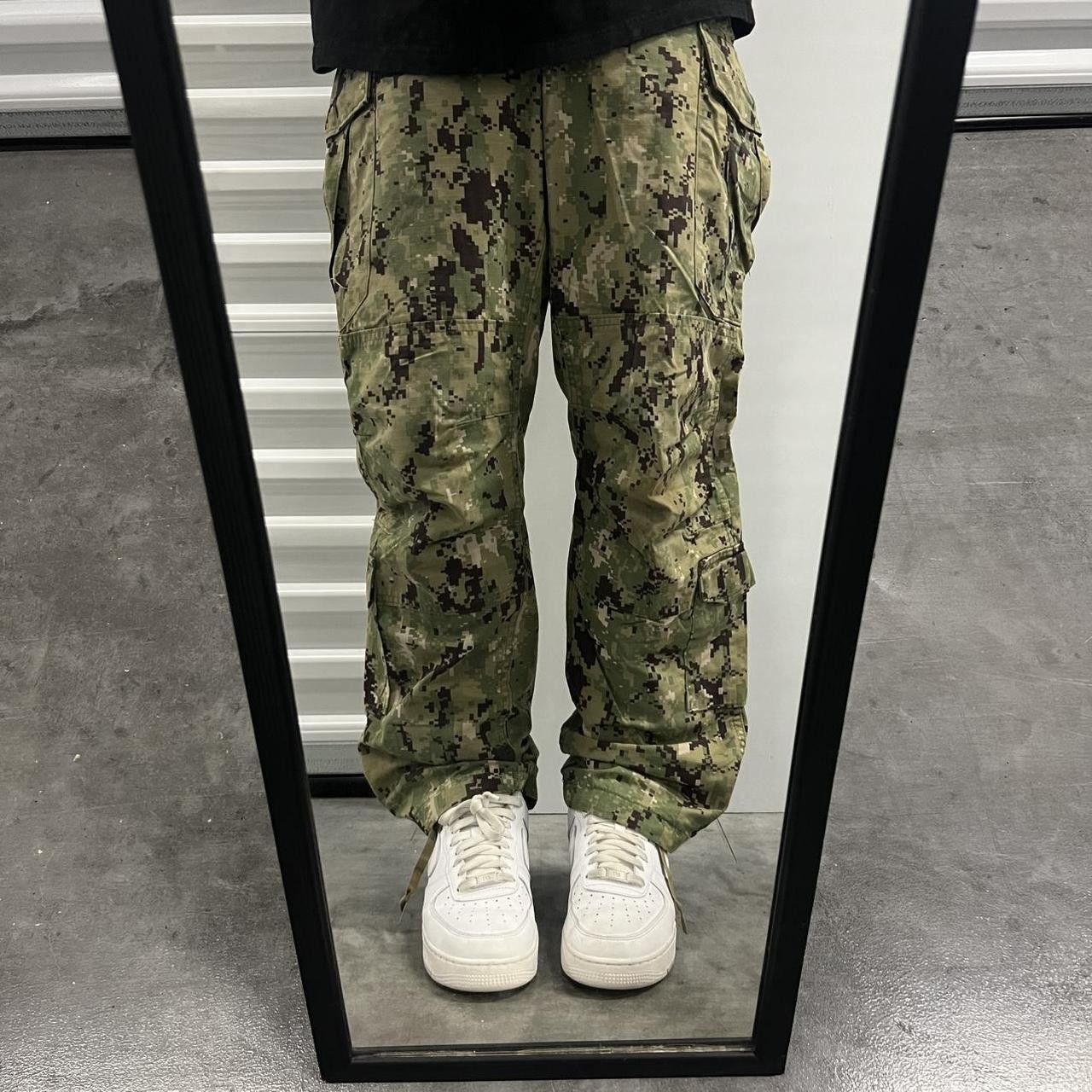 Vintage Vintage Y2K/2000s Military Camo Grunge Cargo Pants! Size US 28 / EU 44 - 1 Thumbnail