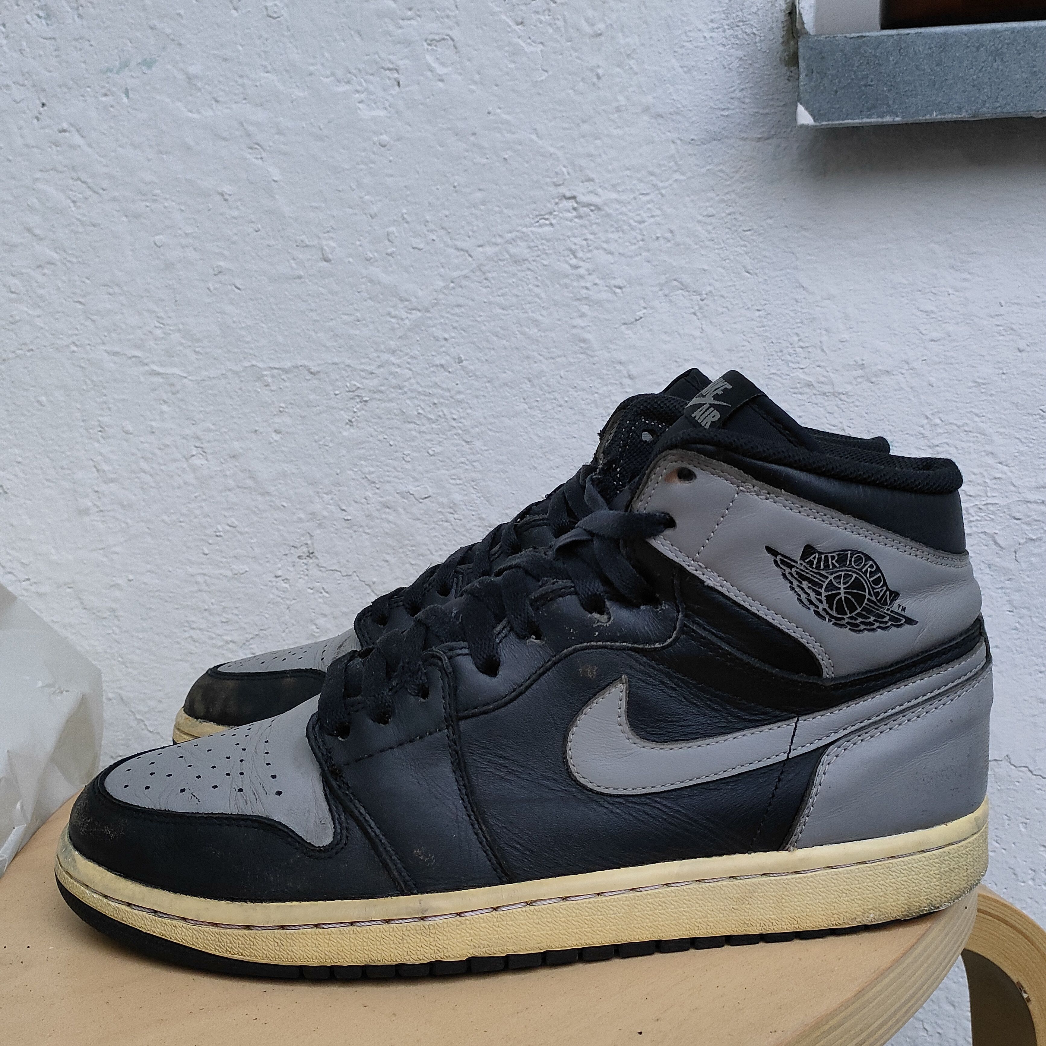 Jordan Brand 2013 Nike Air Jordan 1 Retro Shadow 555088-014 Size US 10 / EU 43 - 2 Thumbnail