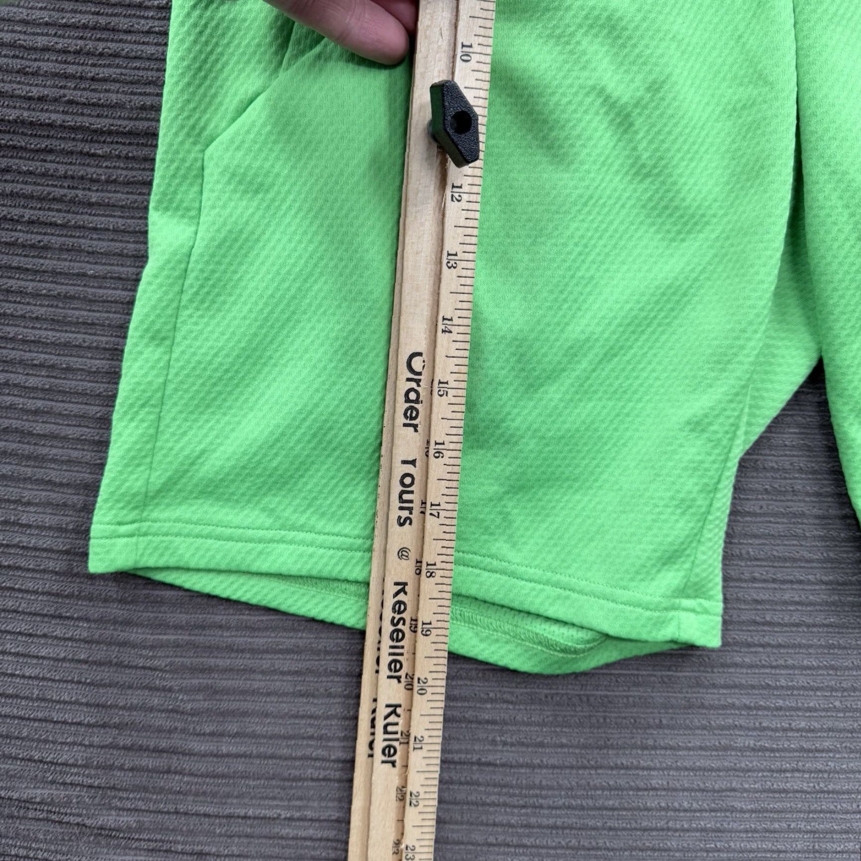 Oakley Oakley Sea Slater Short Men L Green Polyester Beach Outdoors Weekend Casual Open Front Drawstring Pockets Logo Board Style Summer Mens Size US 33 - 6 Thumbnail