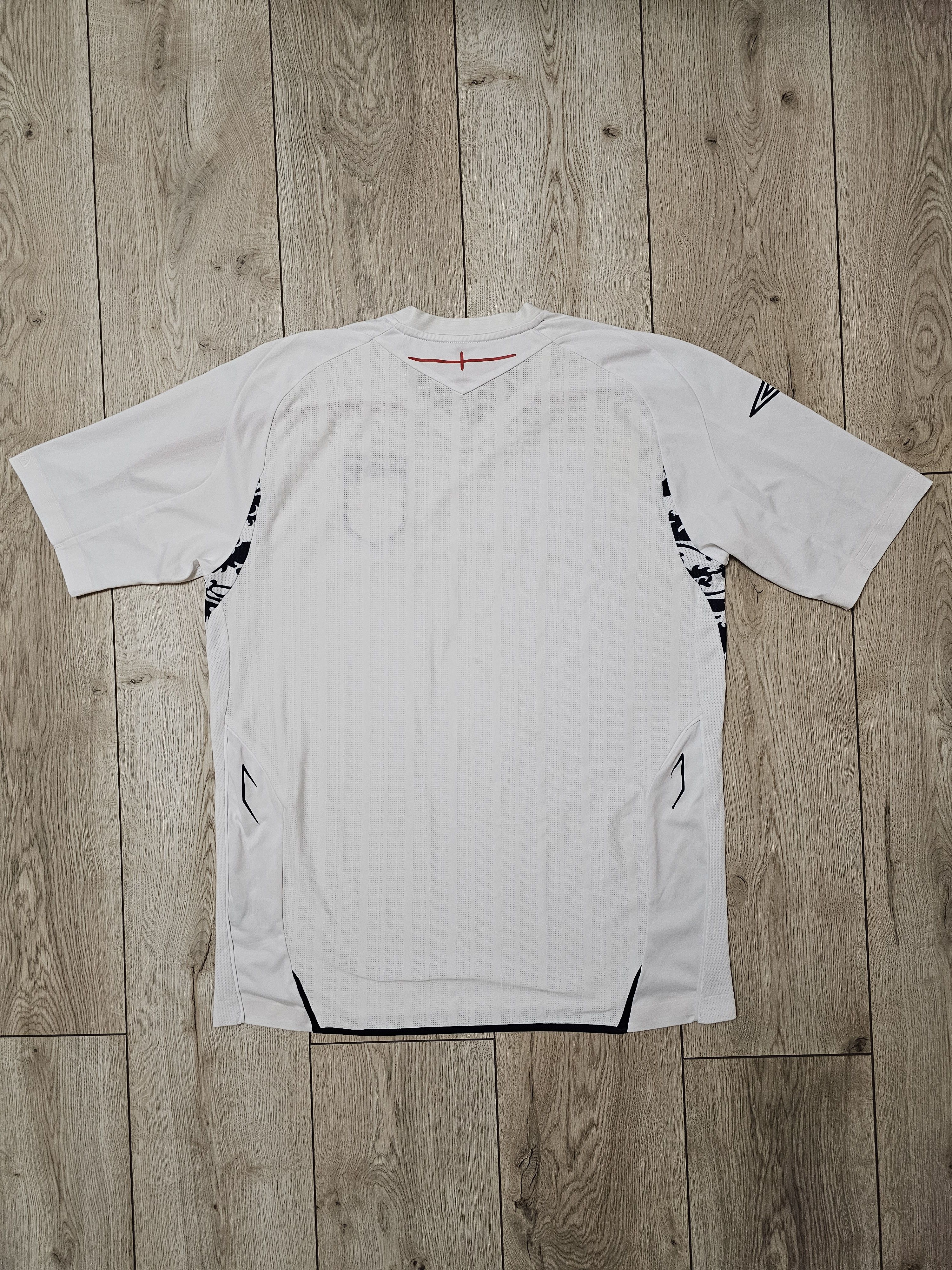 All Sport × Umbro × Vintage ENGLAND 2007 2009 HOME FOOTBALL SHIRT SOCCER JERSEY Size US L / EU 52-54 / 3 - 2 Thumbnail