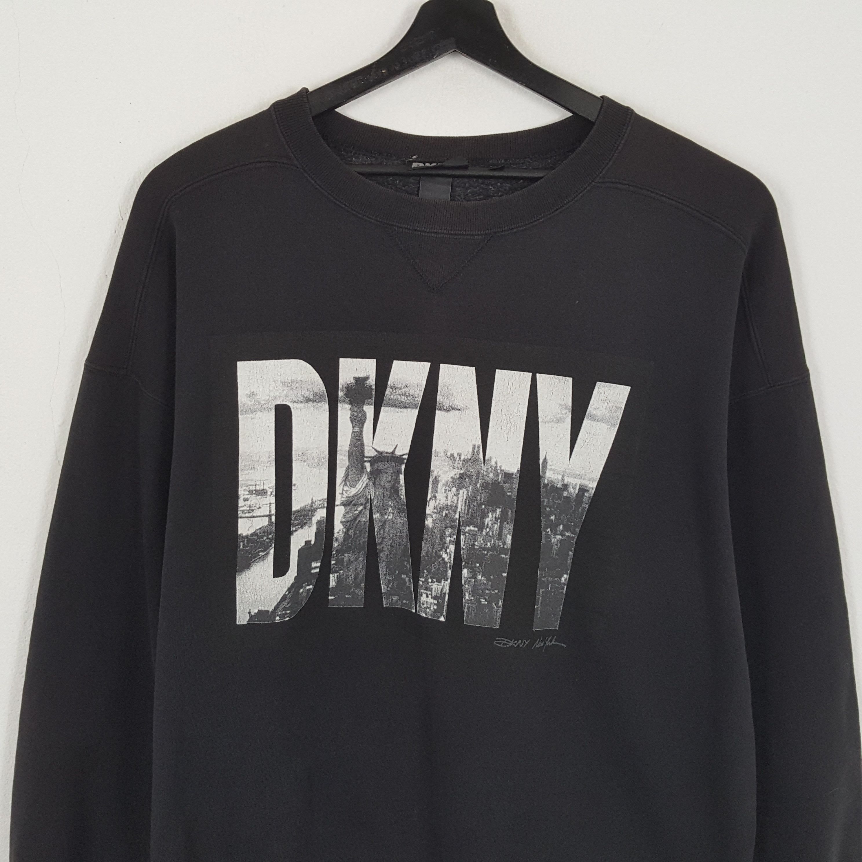 DKNY × Vintage DKNY Center Design Phototees Style Streetwear Sweatshirt Size US XXL / EU 58 / 5 - 2 Thumbnail