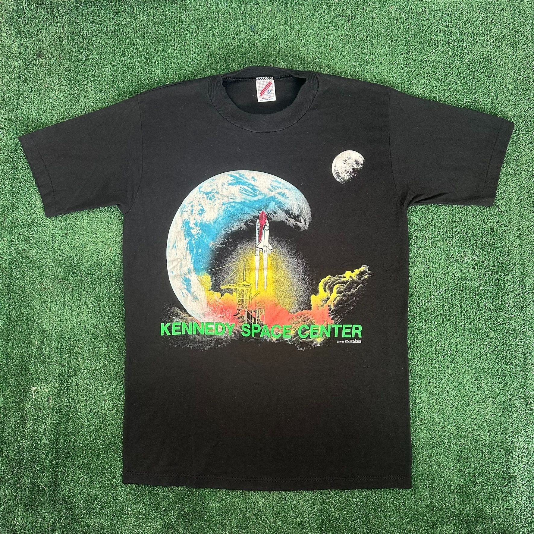 Jerzees Vintage 80s Kennedy Space Center T-Shirt NASA Space Shuttle Size US M / EU 48-50 / 2 - 1 Thumbnail