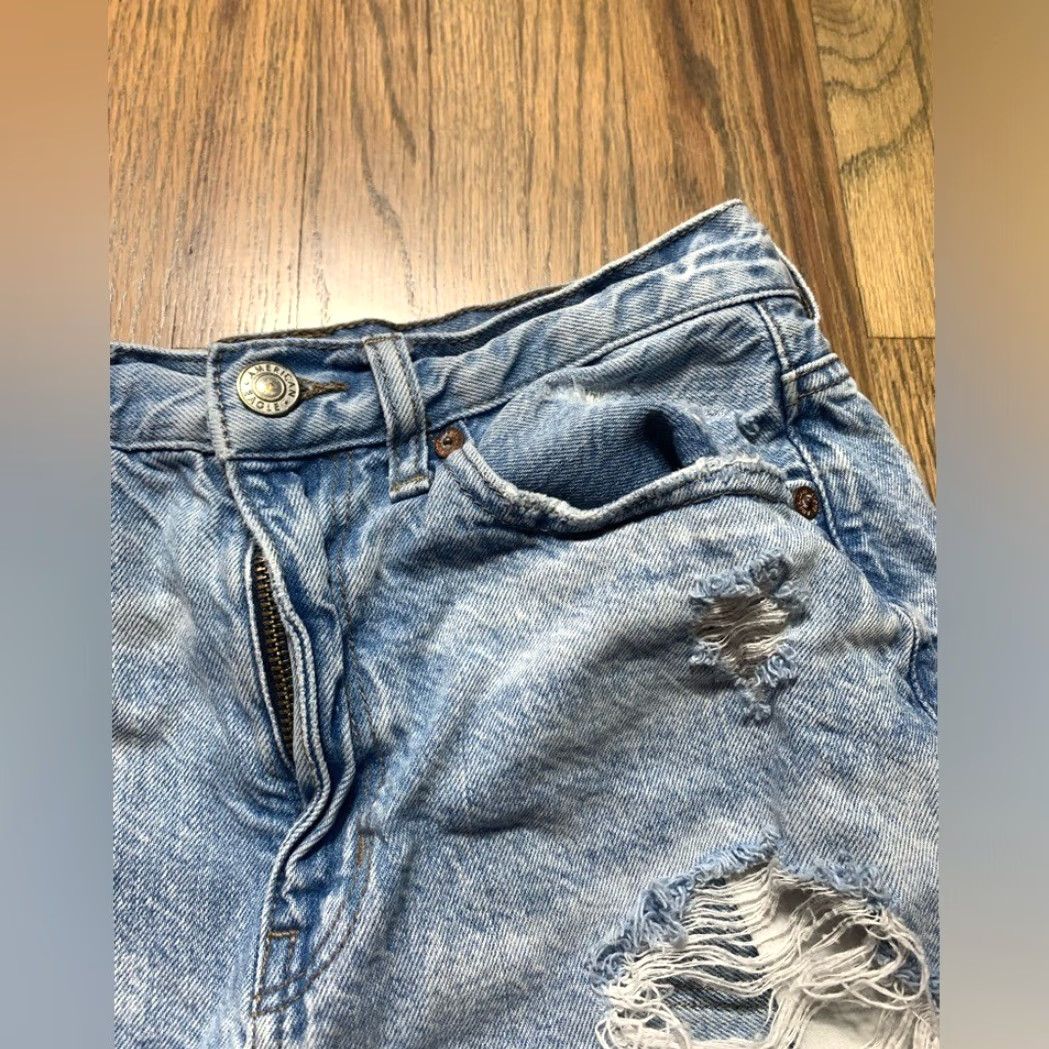 American Eagle Outfitters VINTAGE American Eagle Outfitters Mom Short Jean Shorts Cut-Off Blue 2 Womens Distressed Regular Size 2 Jeans 90s? Size 26" / US 2 / IT 38 - 5 Thumbnail