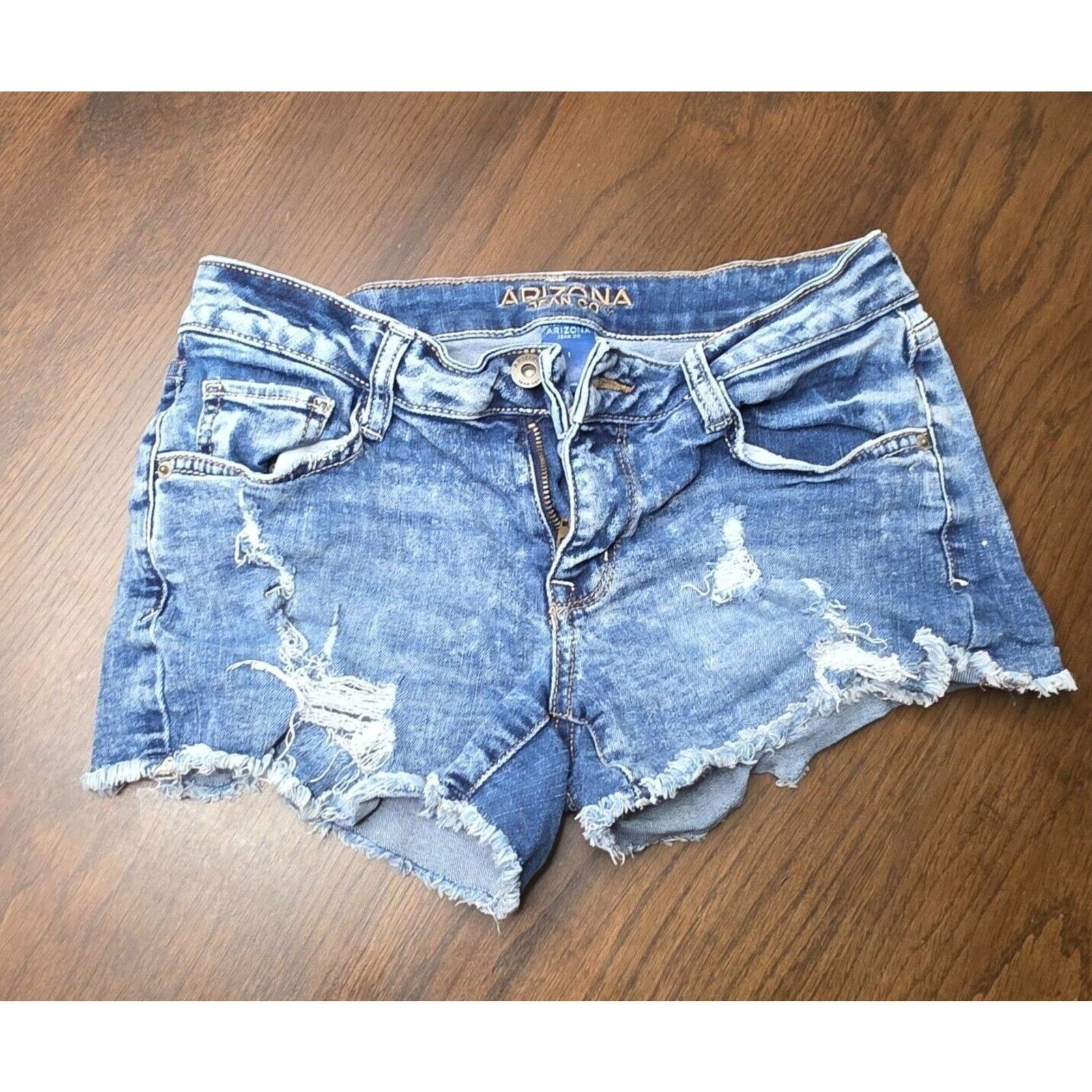 Arizona Jean Co. Arizona distressed jean shorts. soft & stretchy size 1 Size 25" / US 0 / IT 36 - 1 Thumbnail