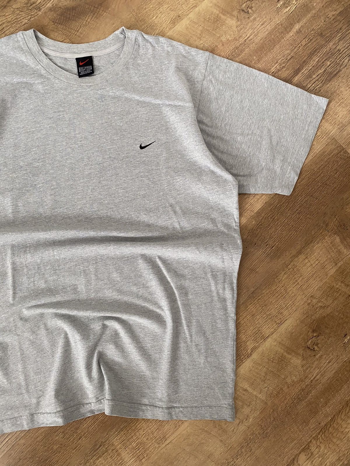 Nike × Vintage Vintage Nike 00s Tag Graphic Tee Size US L / EU 52-54 / 3 - 4 Thumbnail