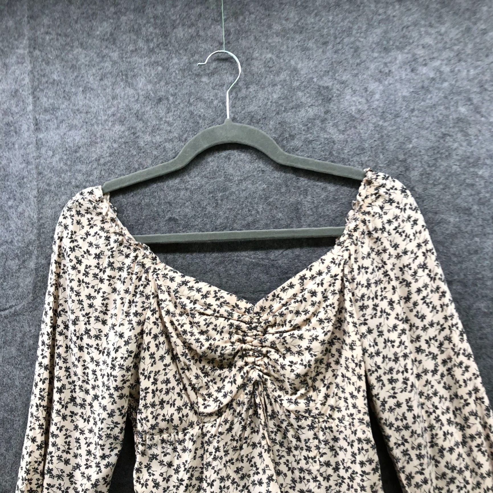 Vintage Japna Smocked Blouse Womens M Long Sleeve Beige Floral Ruffle Drawstring Wool? No—Rayon Blouse - Bohemian Cropped Casual Womens M Size M / US 6-8 / IT 42-44 - 3 Thumbnail