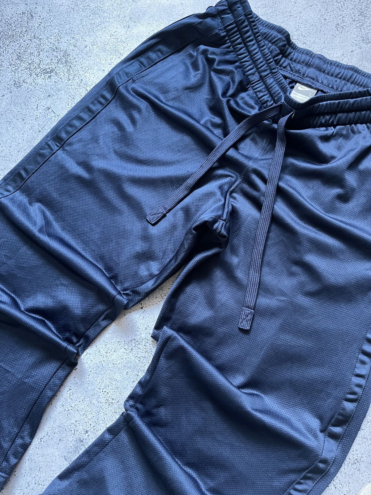 Nike × Vintage Vintage Nike Oversized Basketball Sweatpants Swoosh Y2K USA Size US 34 / EU 50 - 3 Thumbnail