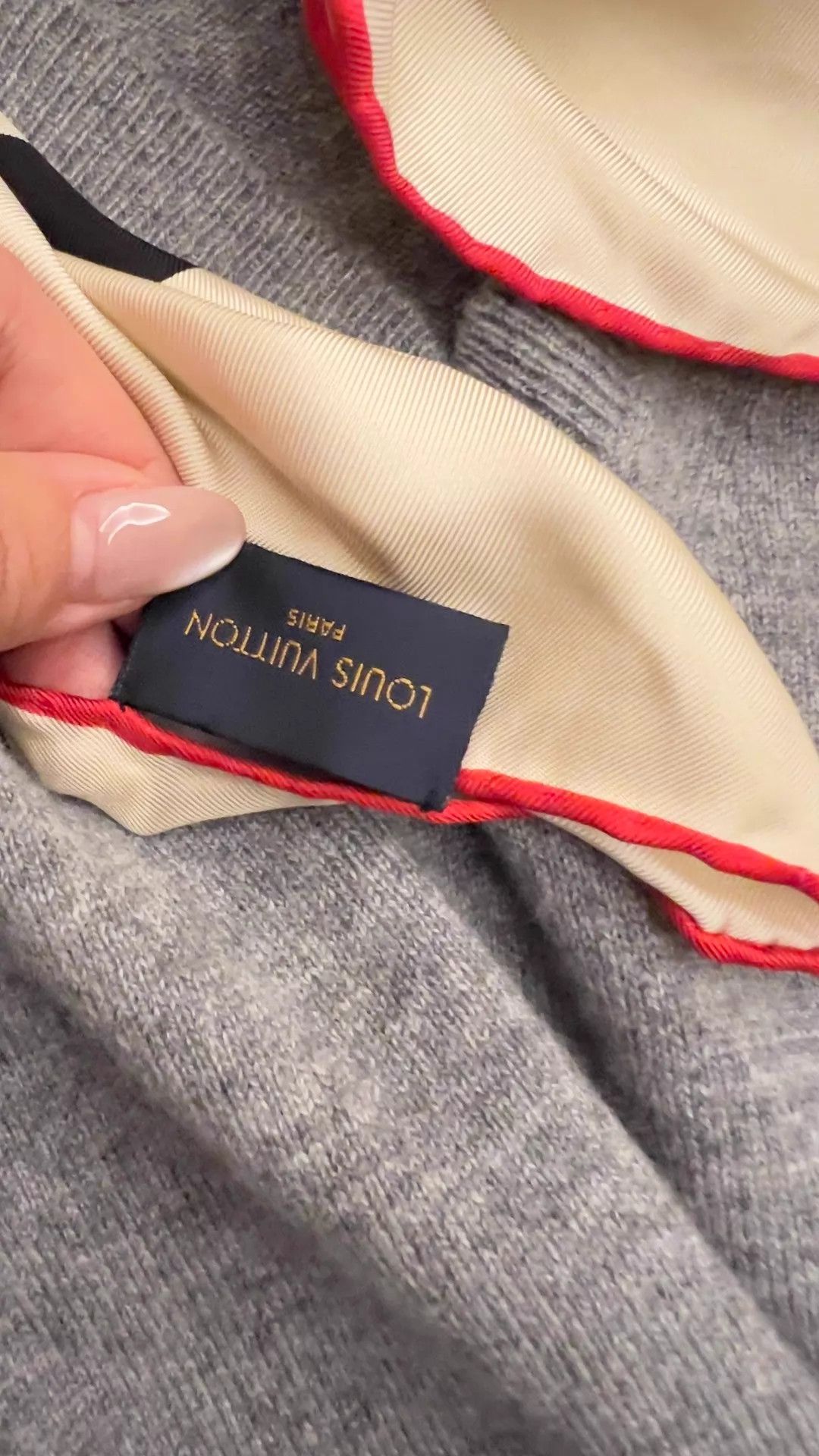 Louis Vuitton LV Gray Cashmere Short-Sleeve Oversized S Unworn Sweater Size S / US 4 / IT 40 - 4 Thumbnail