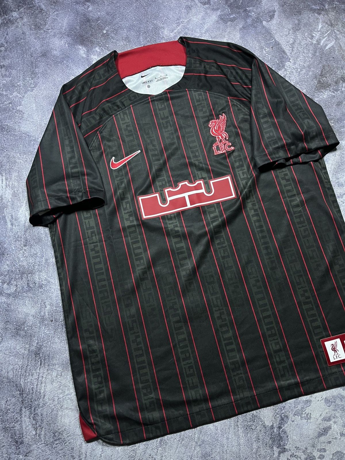 Nike Nike Liverpool Lebron James Football Jersey Size US XL / EU 56 / 4 - 2 Thumbnail