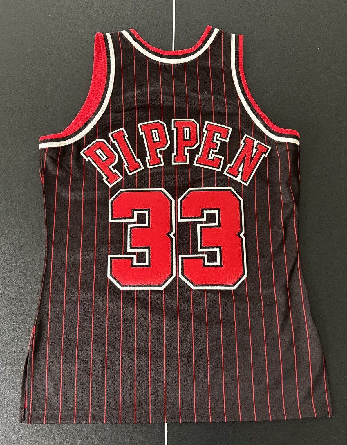 Mitchell & Ness Scottie Pippen Black Chicago Bulls 1996/97 Authentic Jersey Size US XXS / EU 40 - 2 Thumbnail