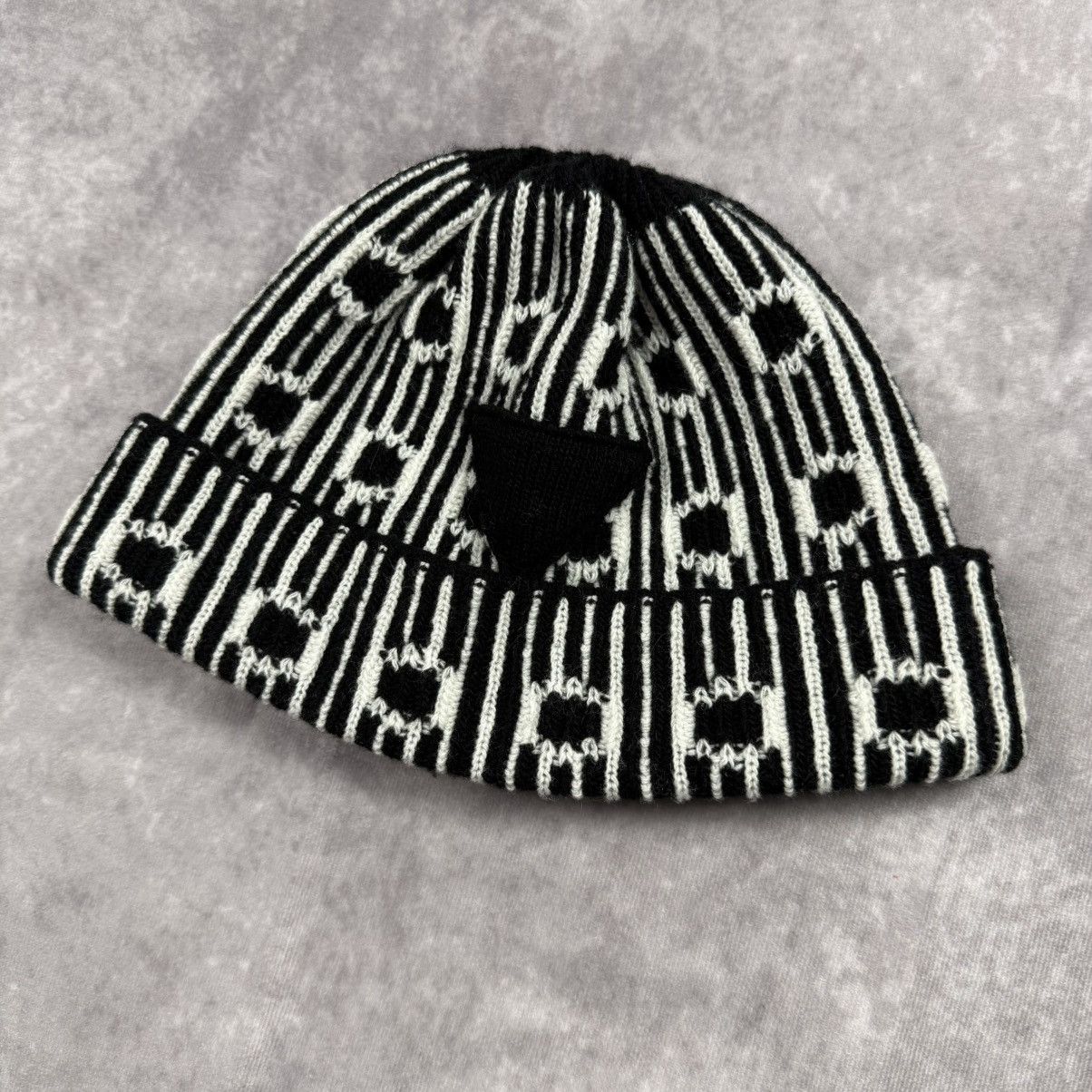 Prada Prada logo-triangle ribbed-knit beanie Size ONE SIZE - 2 Thumbnail
