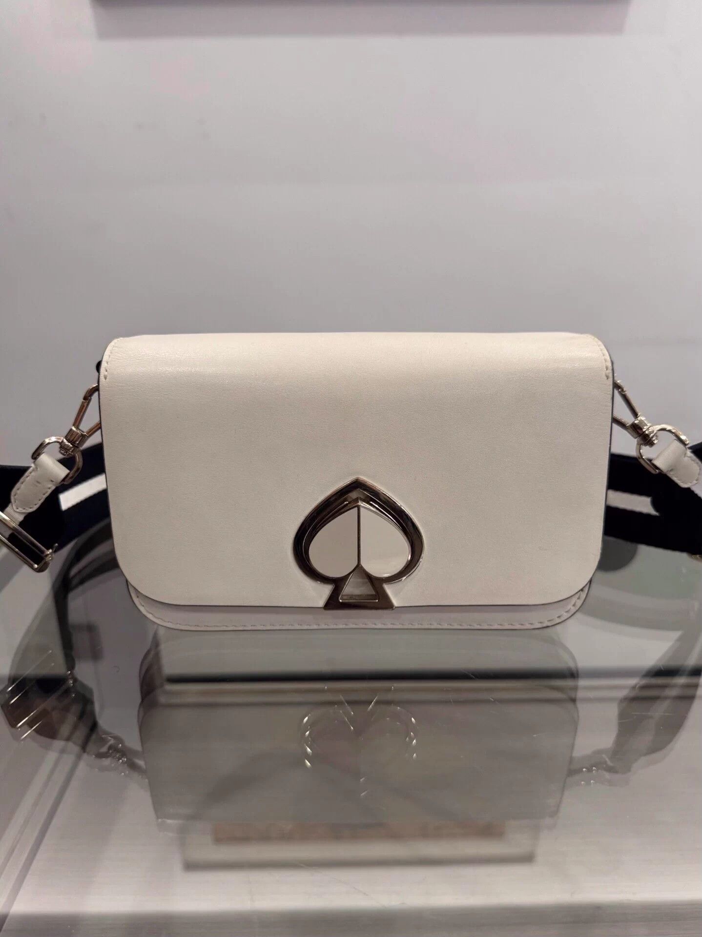 Kate Spade Kate Spade White Silver Spade Heart Logo Pleated Bag Size ONE SIZE - 1 Thumbnail
