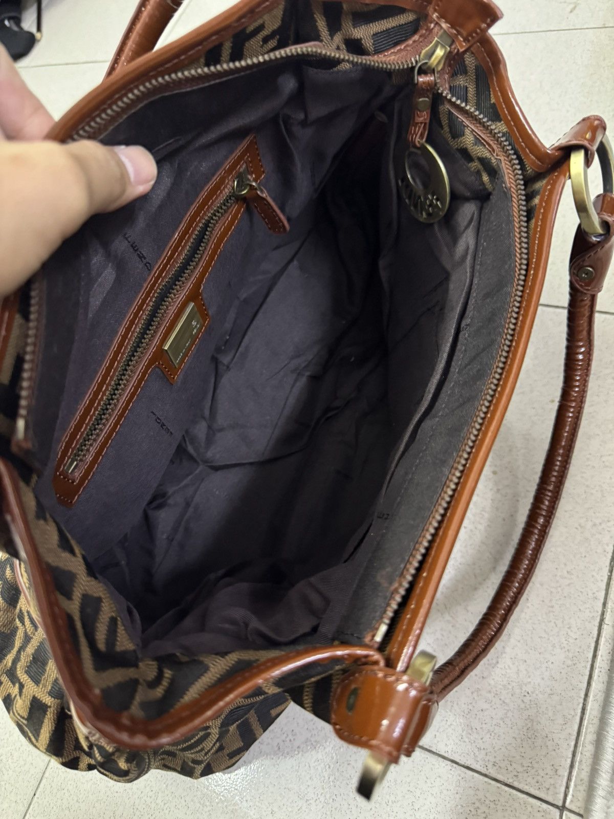 Fendi FENDI FULL MONOGRAM SHOULDER BAG Size ONE SIZE - 6 Thumbnail