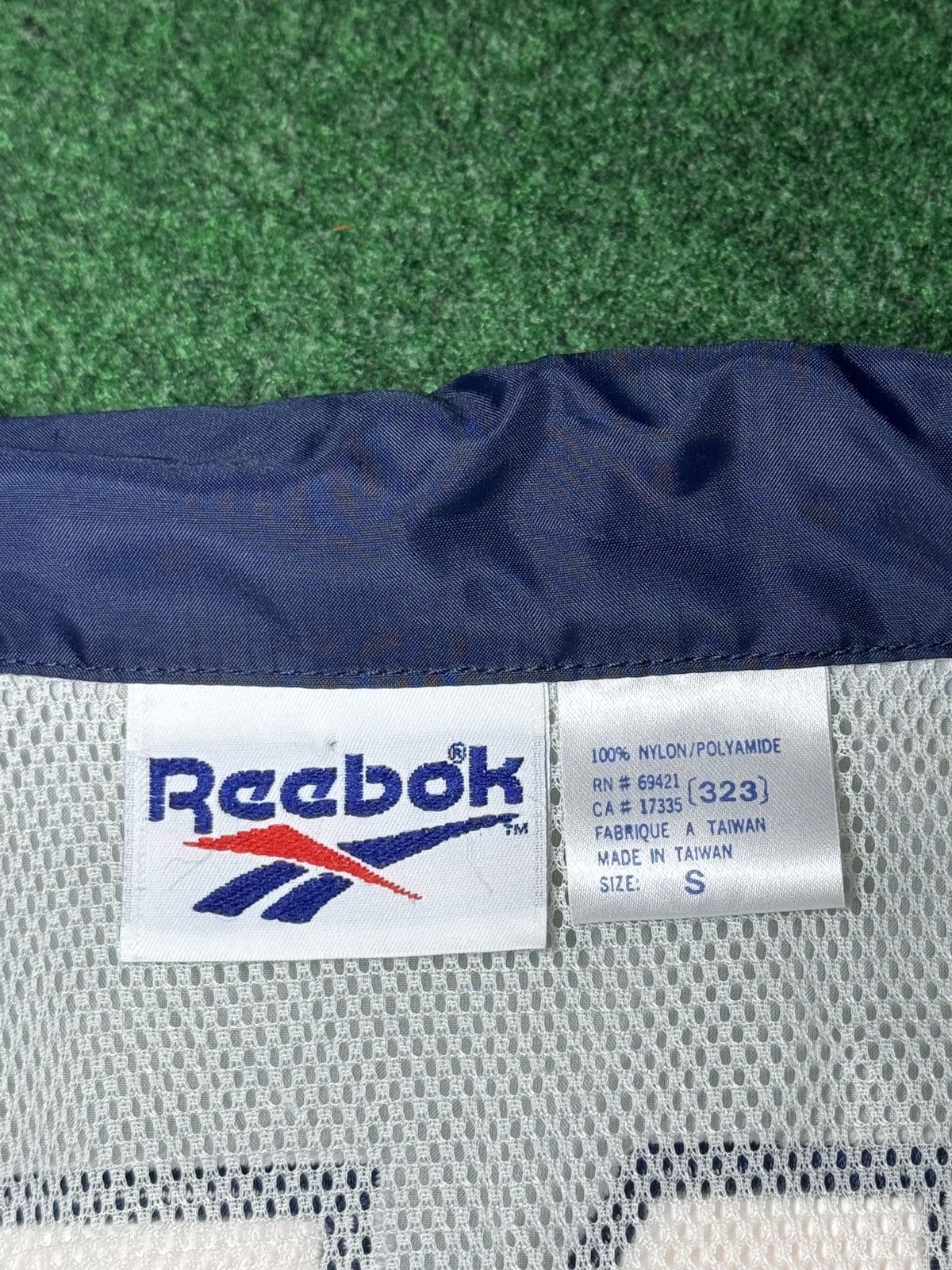 Reebok Notre Dame Football Vintage Reebok Small 23x26 Windbreaker Size US S / EU 44-46 / 1 - 5 Thumbnail