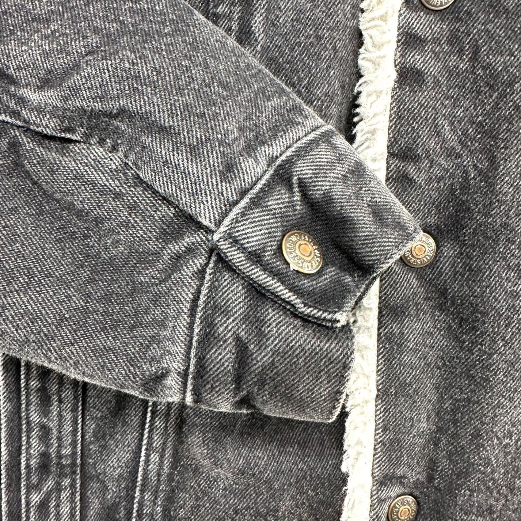 Levi's VINTAGE Levi's Trucker Jacket Mens M Black Denim Lined USA 80s 90s Cotton Leather Pockets Regular Chest 46 Short Description: Size US 31 - 4 Thumbnail