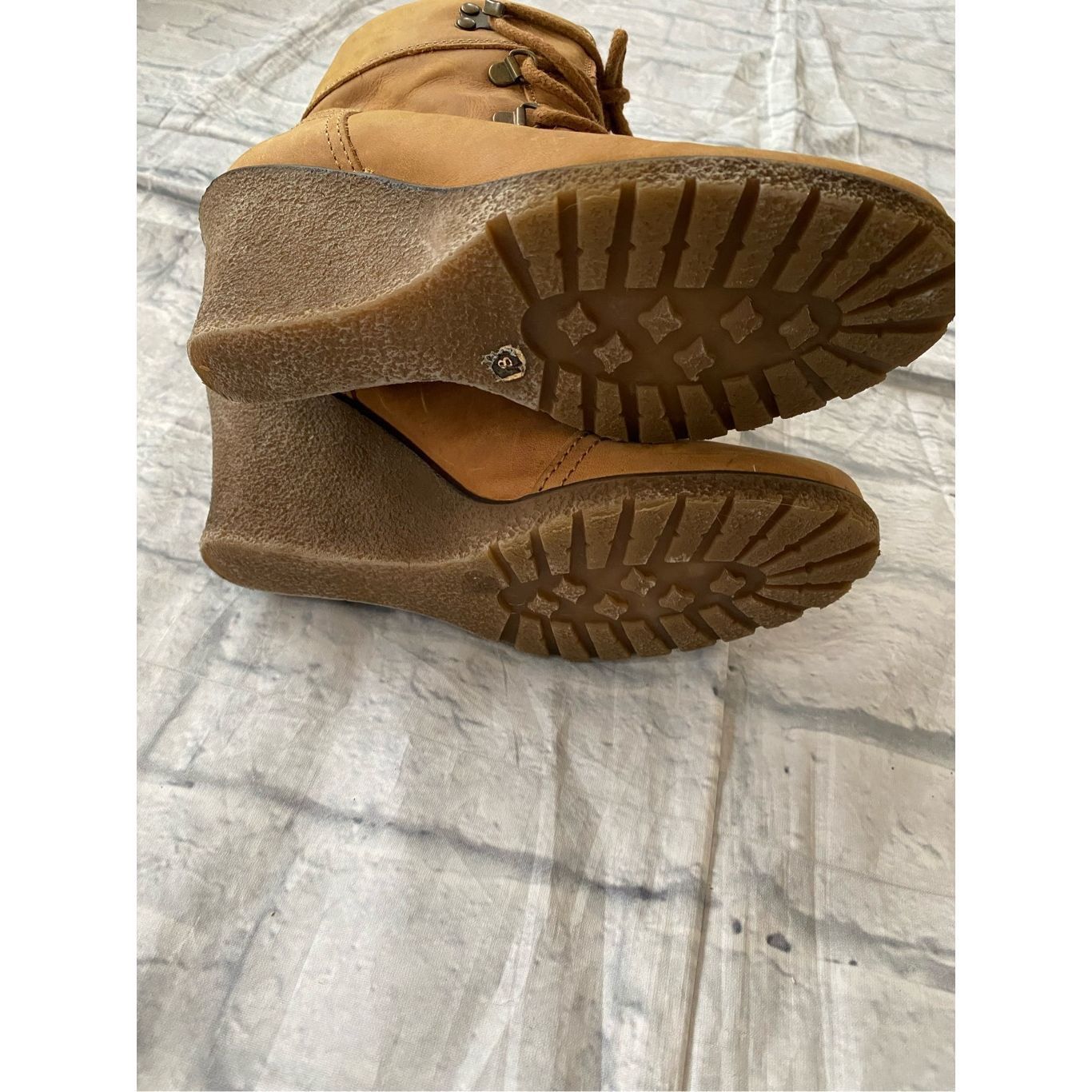Steve Madden Steve Madden women 8 leather wedge tie up ankle bootie tan Size US 8 / IT 38 - 8 Thumbnail
