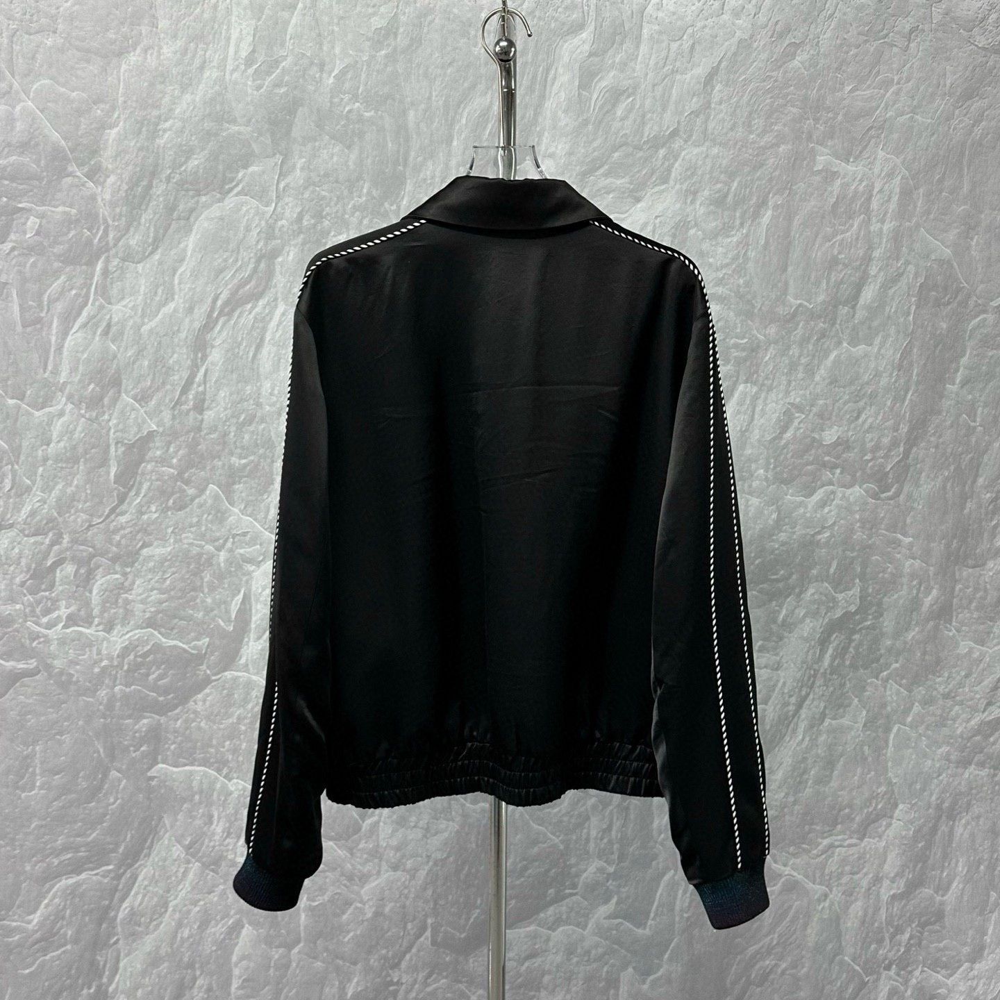 Louis Vuitton Louis Vuitton FW25 Silk Rhinestone Coat Size US L / EU 52-54 / 3 - 4 Thumbnail