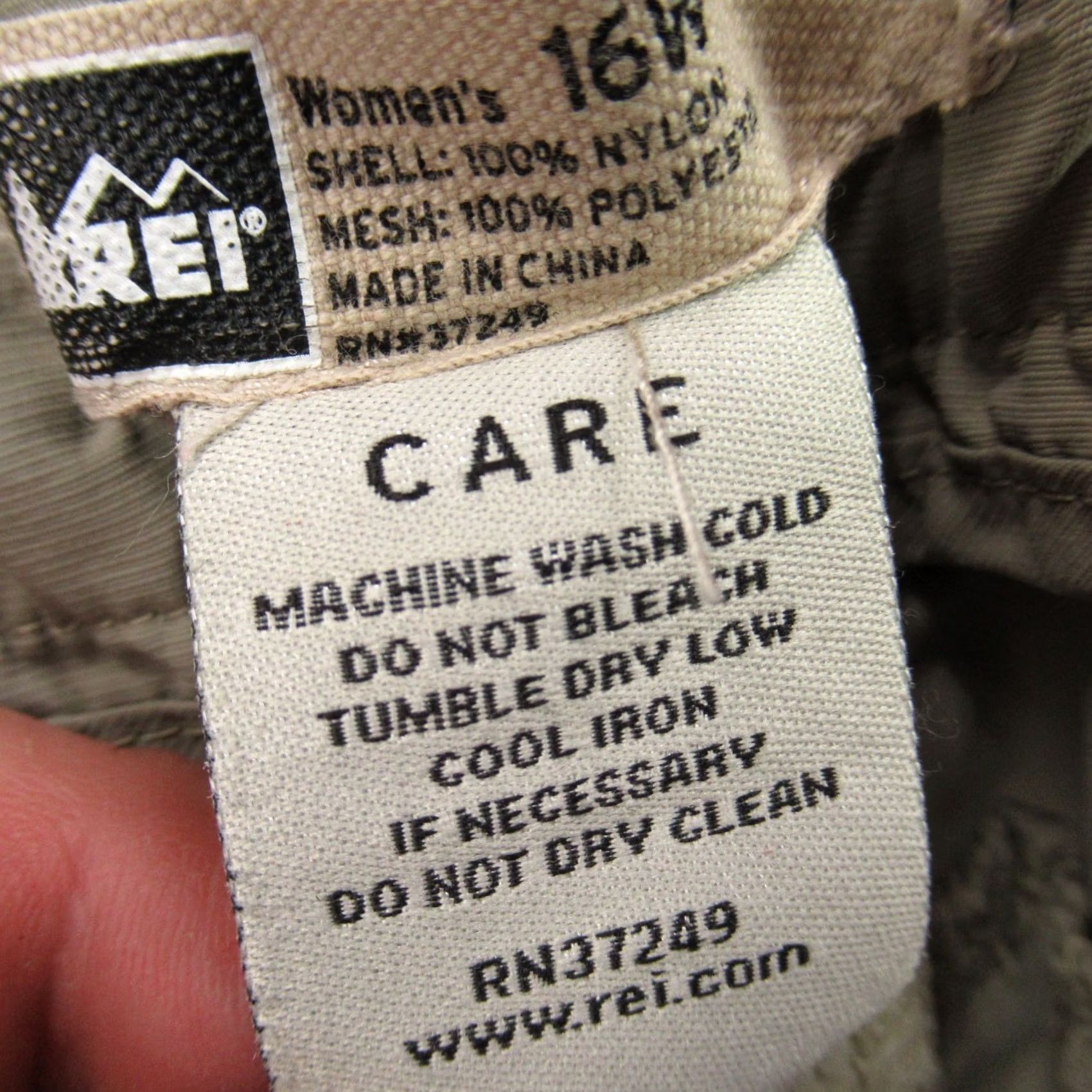 Vintage REI Womens Shorts Size 16 Lightweight Hiking Cargo Beige Pockets Outdoors Size 38" / US 16 / IT 52 - 3 Thumbnail